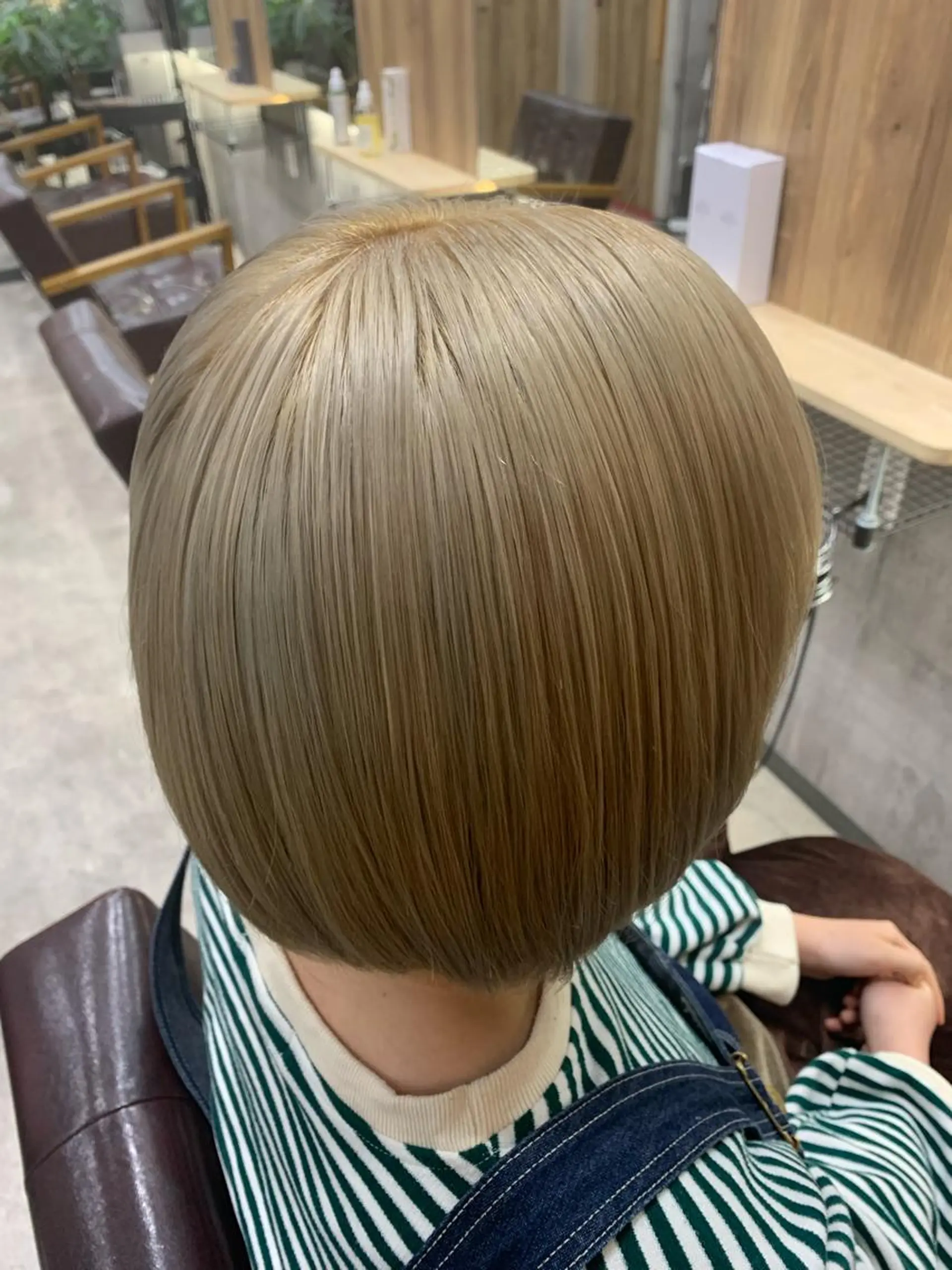 ショート カラー バレイヤージュ ベージュカラー ブリーチ ケアブリーチ ダブルカラー ヘアカラー memento 斎藤大覚のヘアスタイル