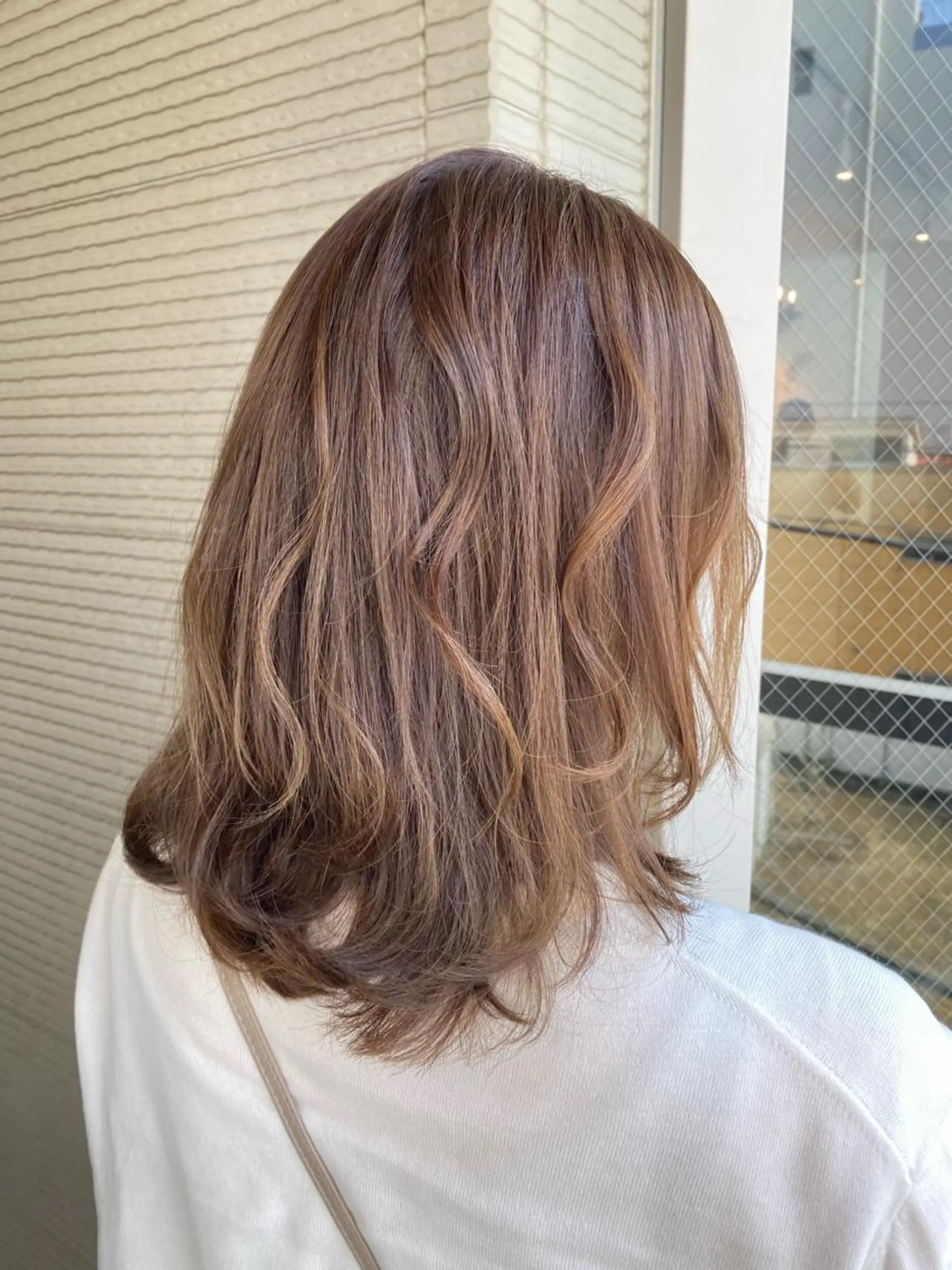 セミロング ハイライト パーマモデル募集中 渥美翔人のヘアスタイル