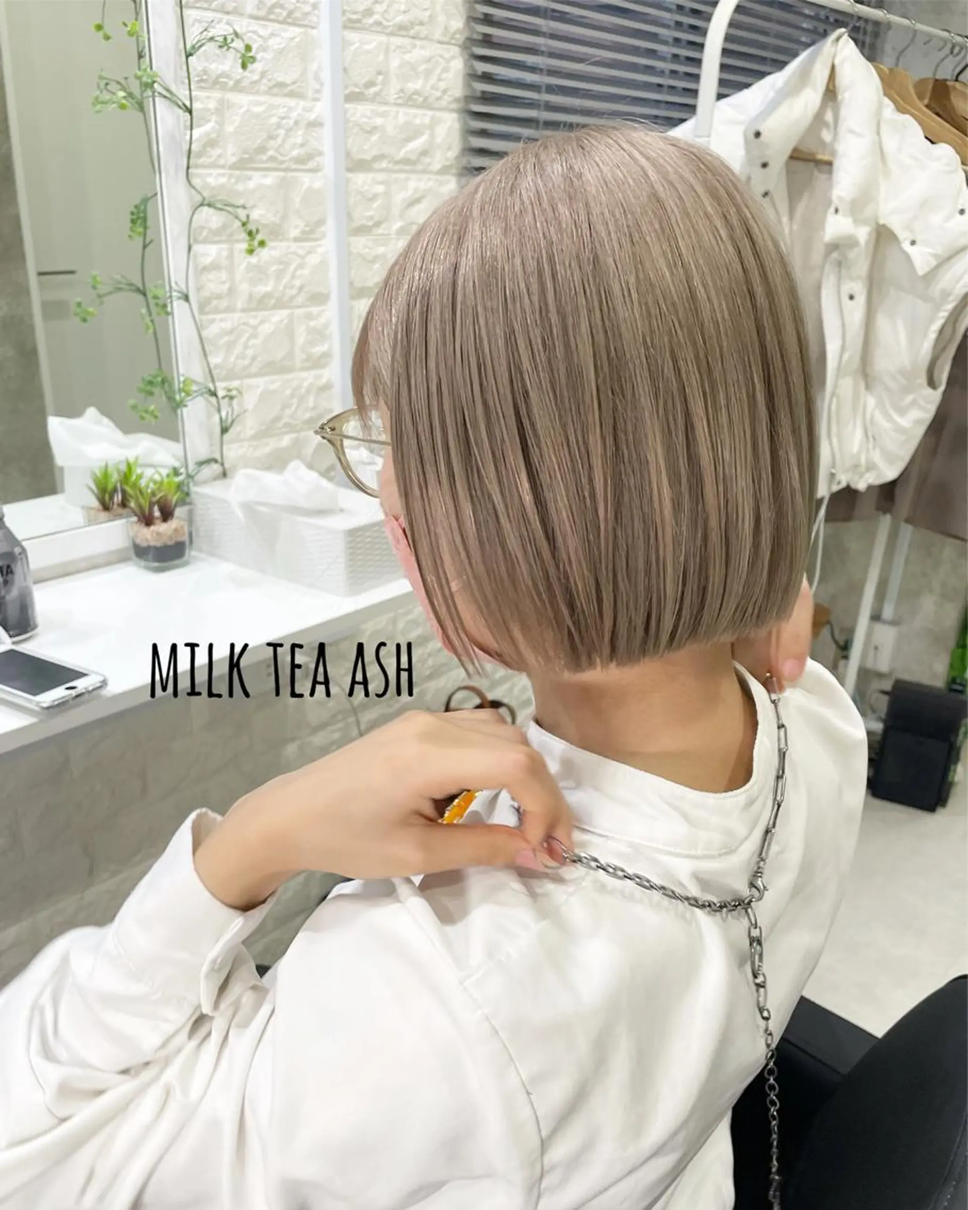 ショート カラー アッシュ ミルクティーアッシュ ボブ ヘアカラー トリートメント にしき さんのヘアスタイル