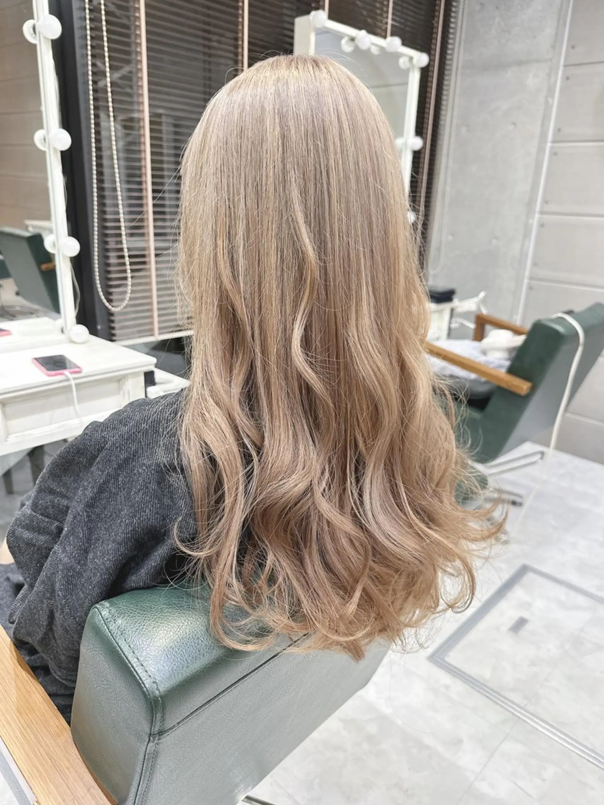 カラー ロング ベージュカラー ブリーチ ミルクティーベージュ モテ髪透明感❤️ デイズヘアカラーのヘアスタイル