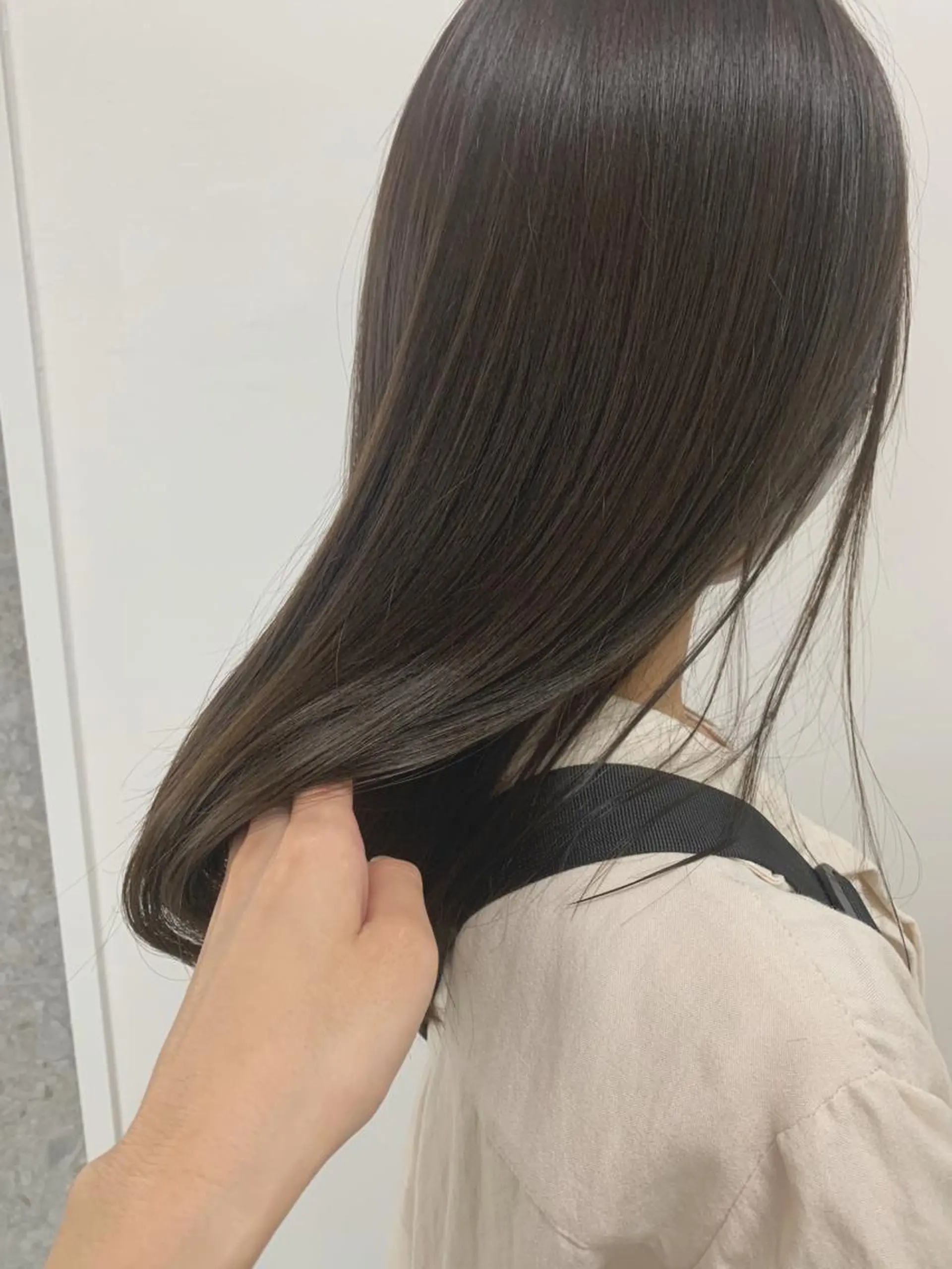 セミロング カラー ショコラグレージュ グレージュ ヘアカラー トリートメント PHIDGE所属・山下 千明のヘアスタイル