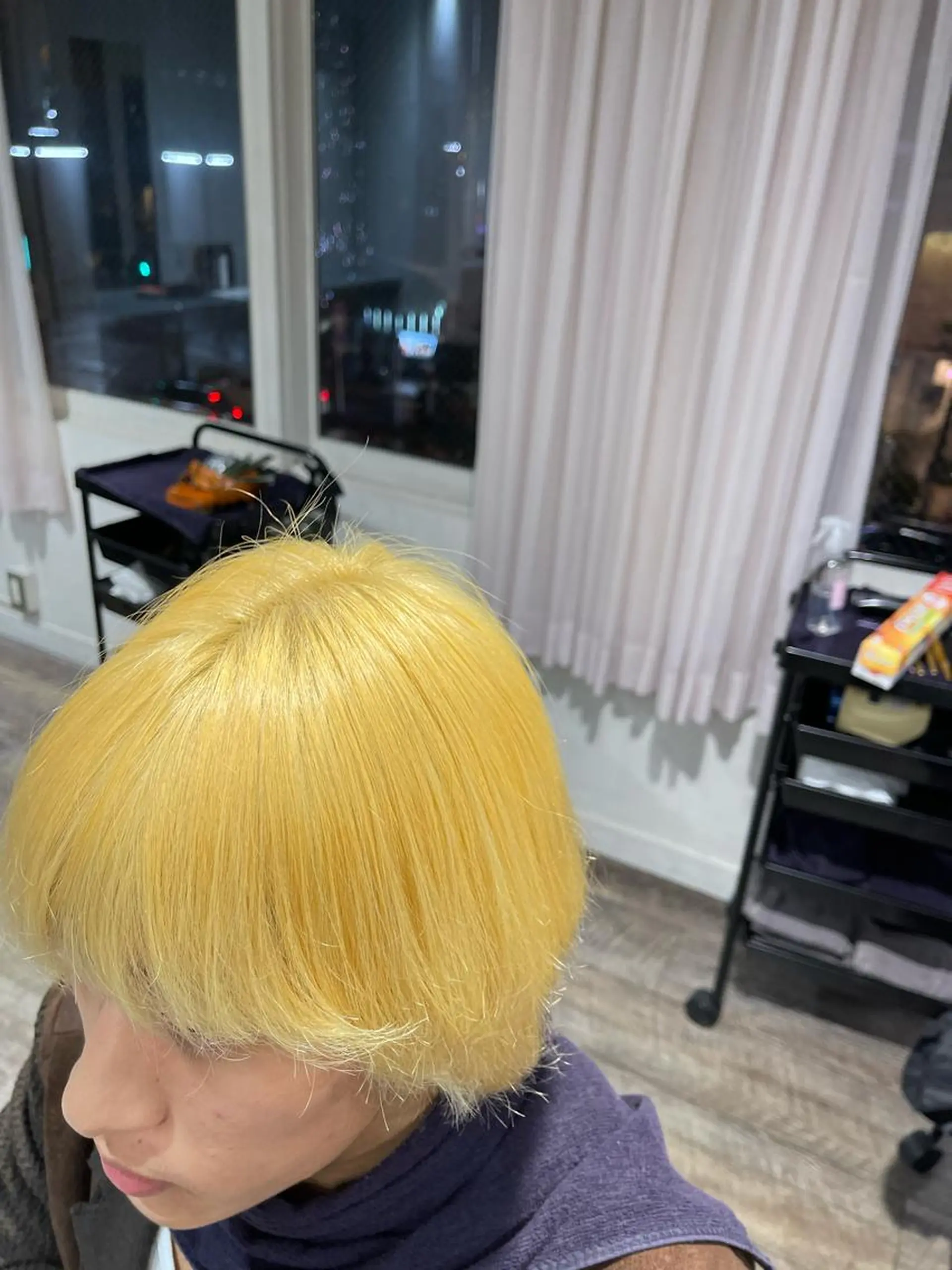 カラー メンズ メンズブリーチ メンズパーマ ブリーチ 抜きっぱなしブロンド 大人男子の メンズパーマのヘアスタイル