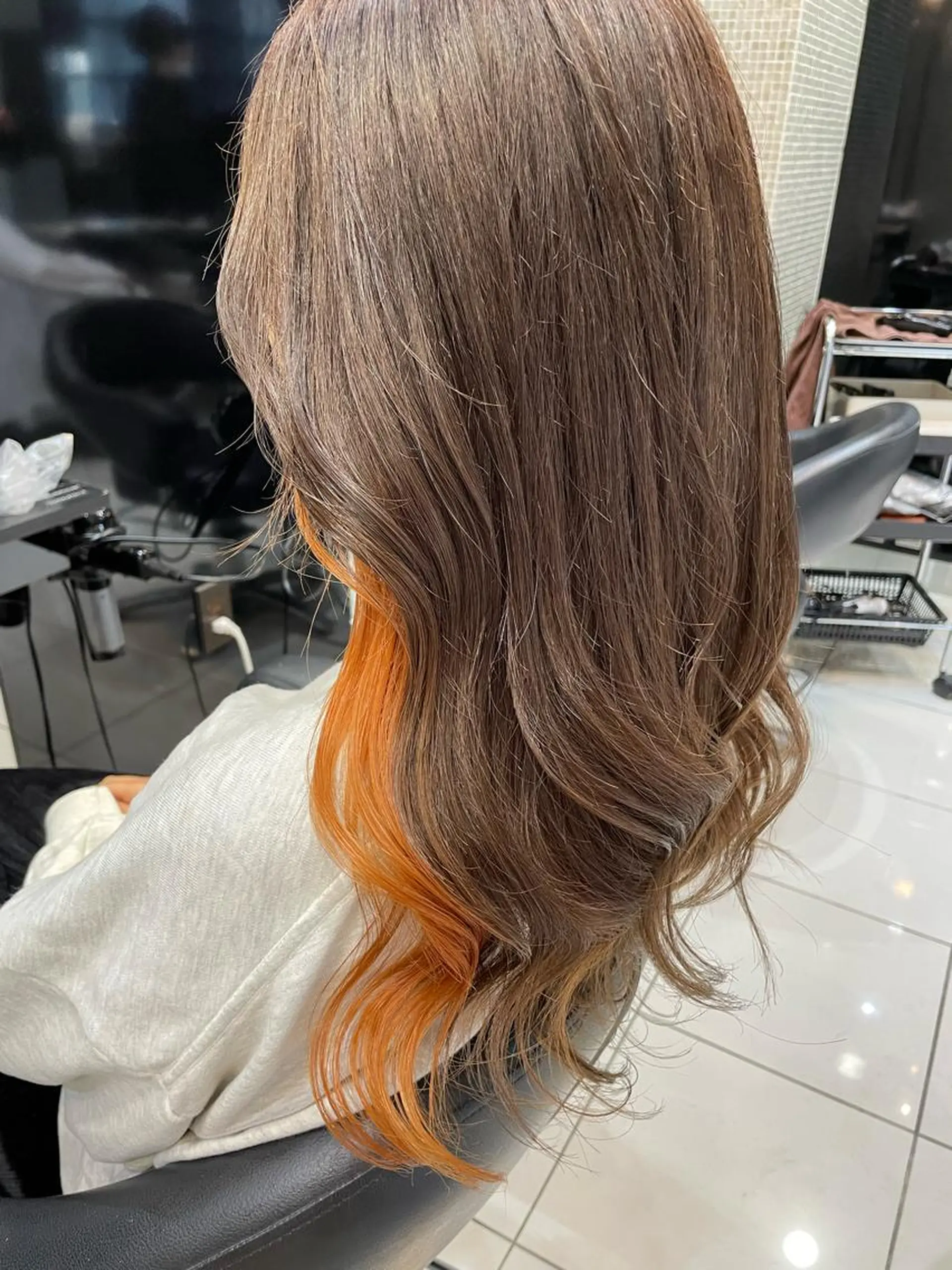 ロング カラー アッシュ アッシュブラウン ブラウンカラー オレンジ 女性リピ90%🍨 🩷佐藤みずきのヘアスタイル