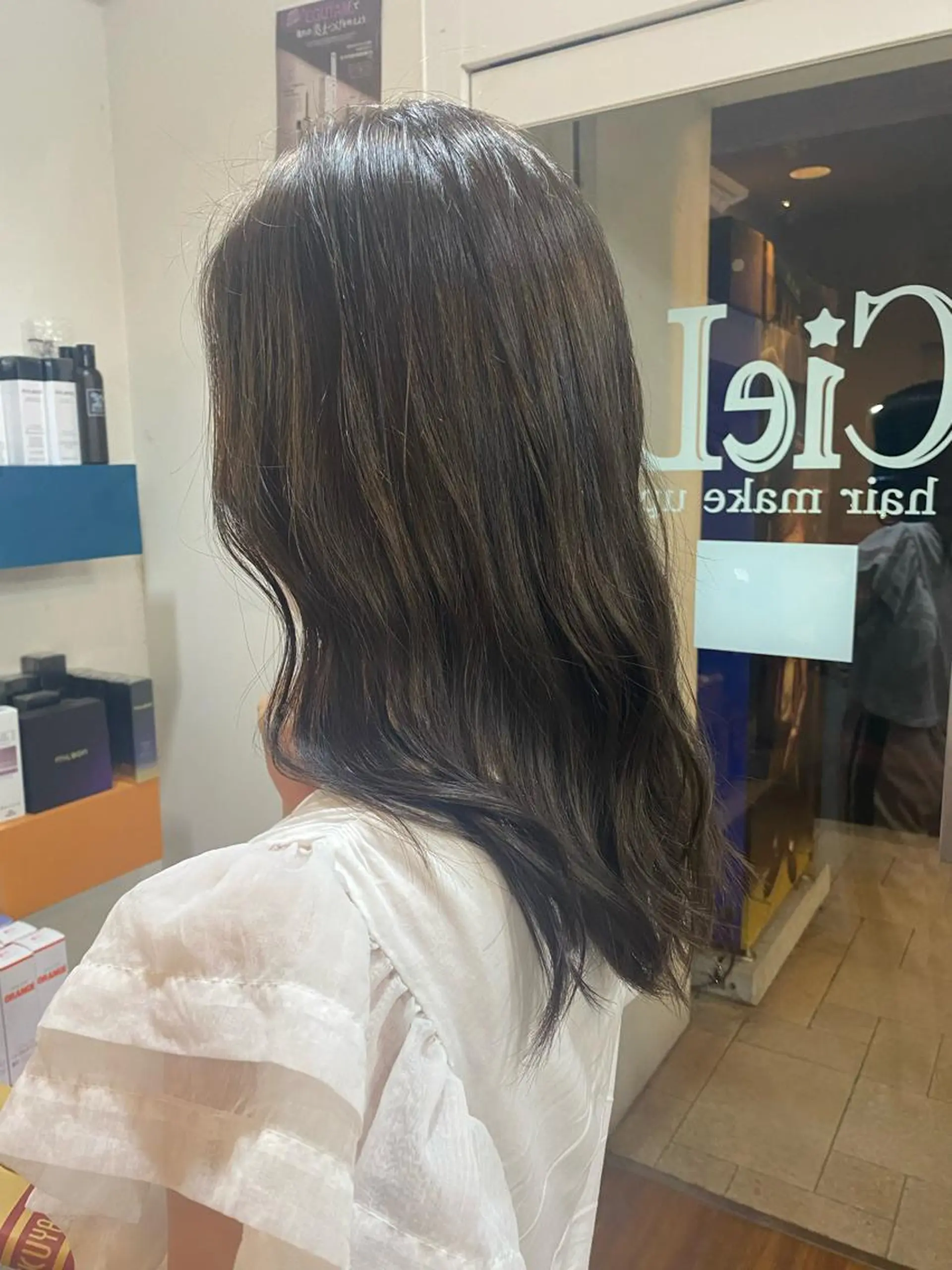 セミロング カラー Chihiro .のヘアスタイル