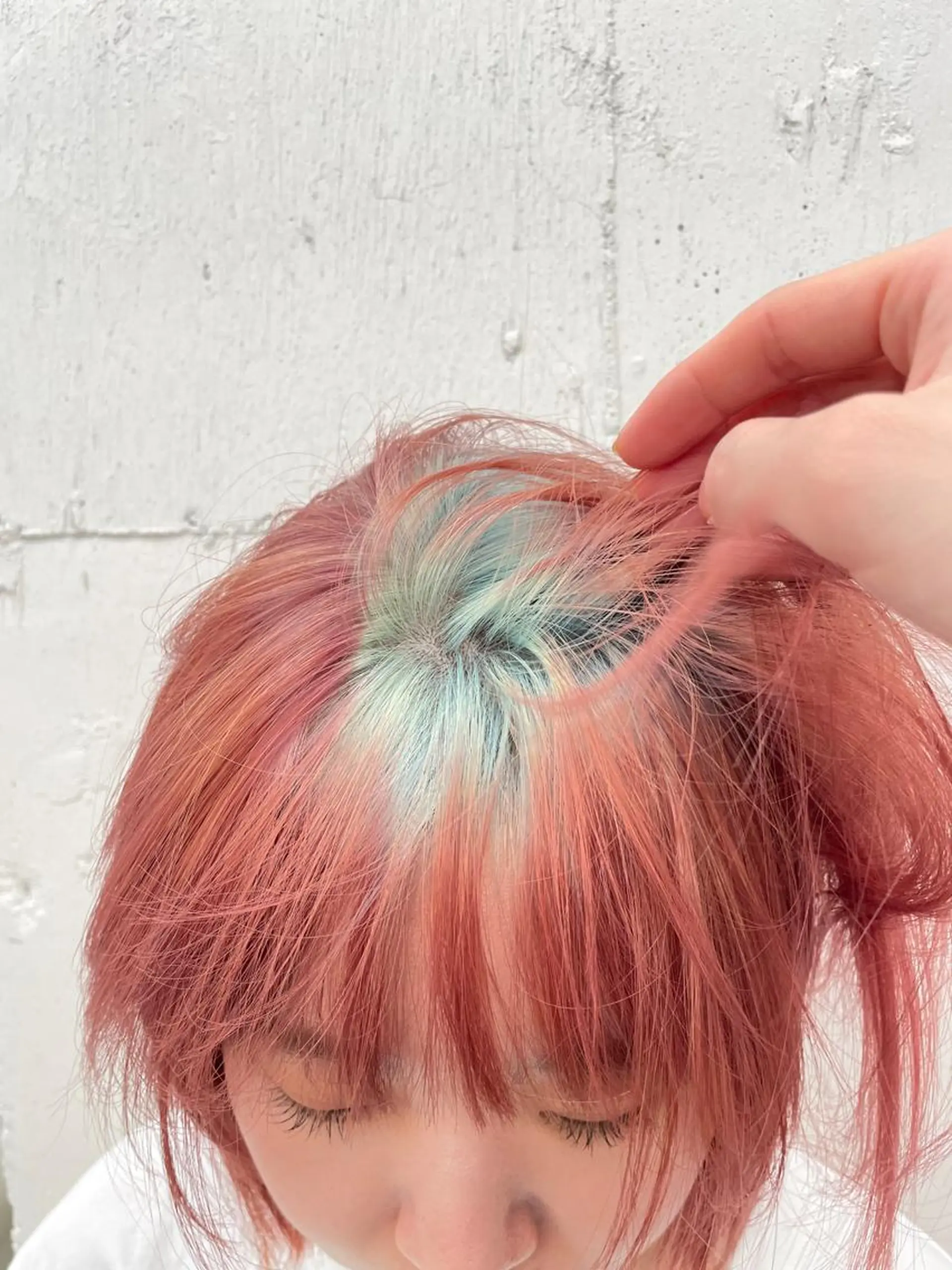 ミディアム カラー 切りっぱなしボブ レイヤー/縮毛矯正のヘアスタイル