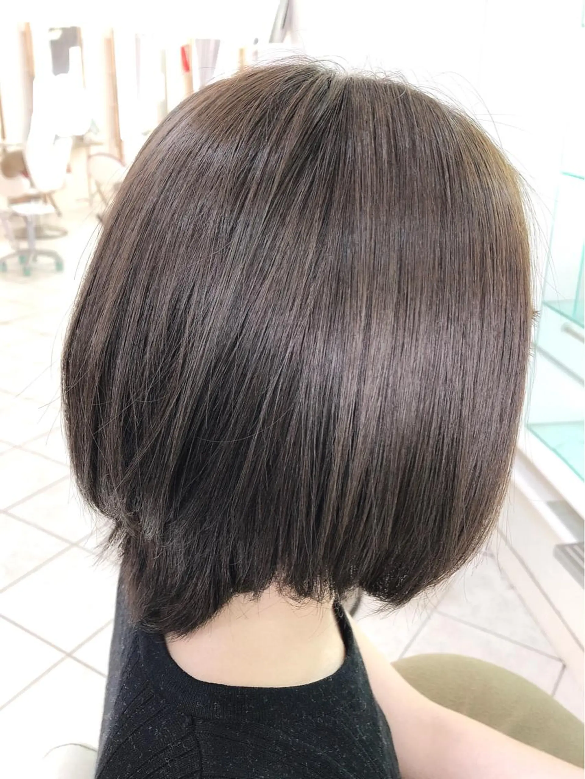 ショート カラー グレージュ シルバー シルバーグレージュ 保住 亮太のヘアスタイル