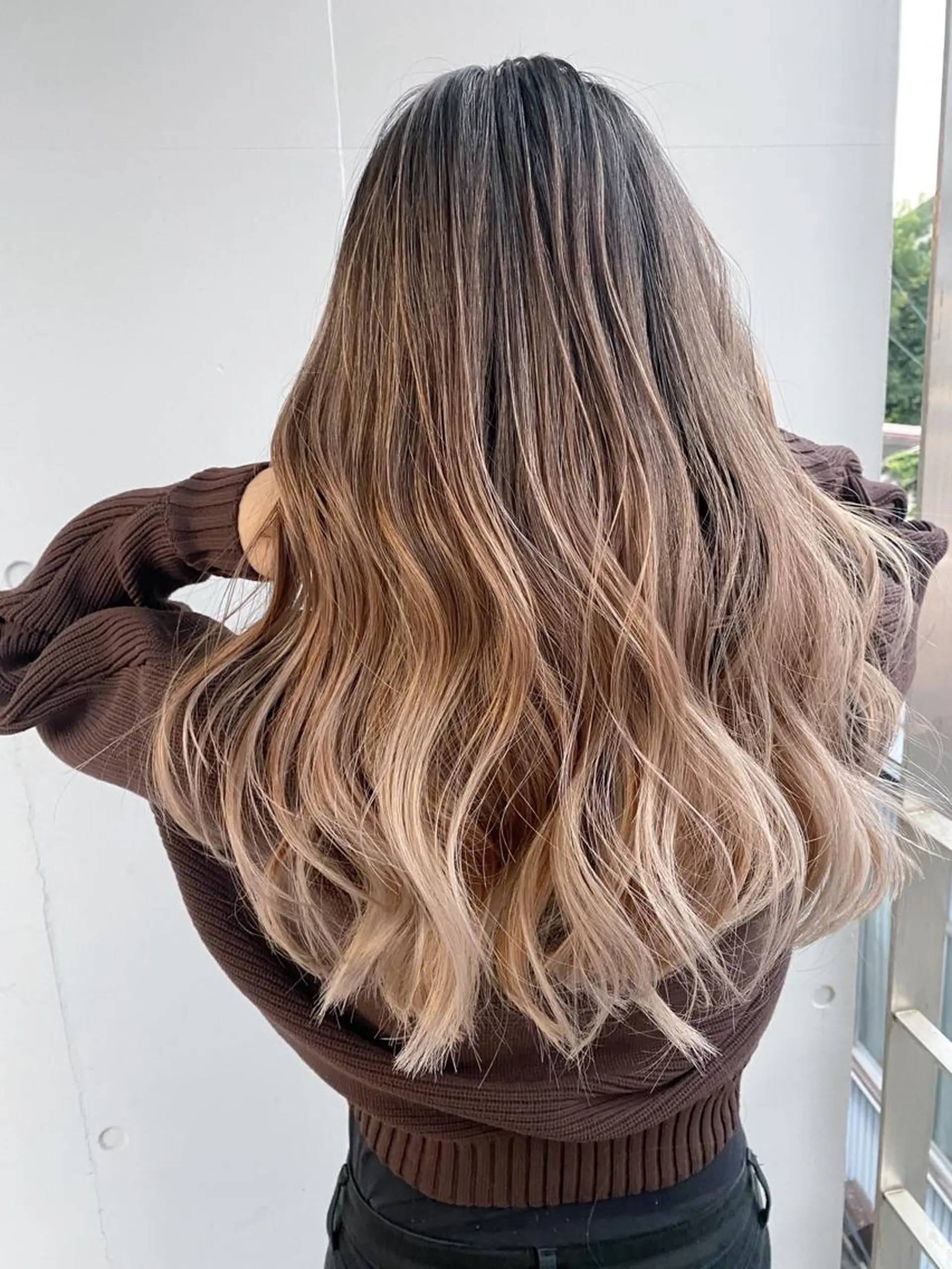 セミロング カラー パーマ ヘアアレンジ バレイヤージュ ベージュカラー ブリーチ ハイライトカラー ハイトーンカラー ✨ハイクオリティ✨ 山本香也のヘアスタイル