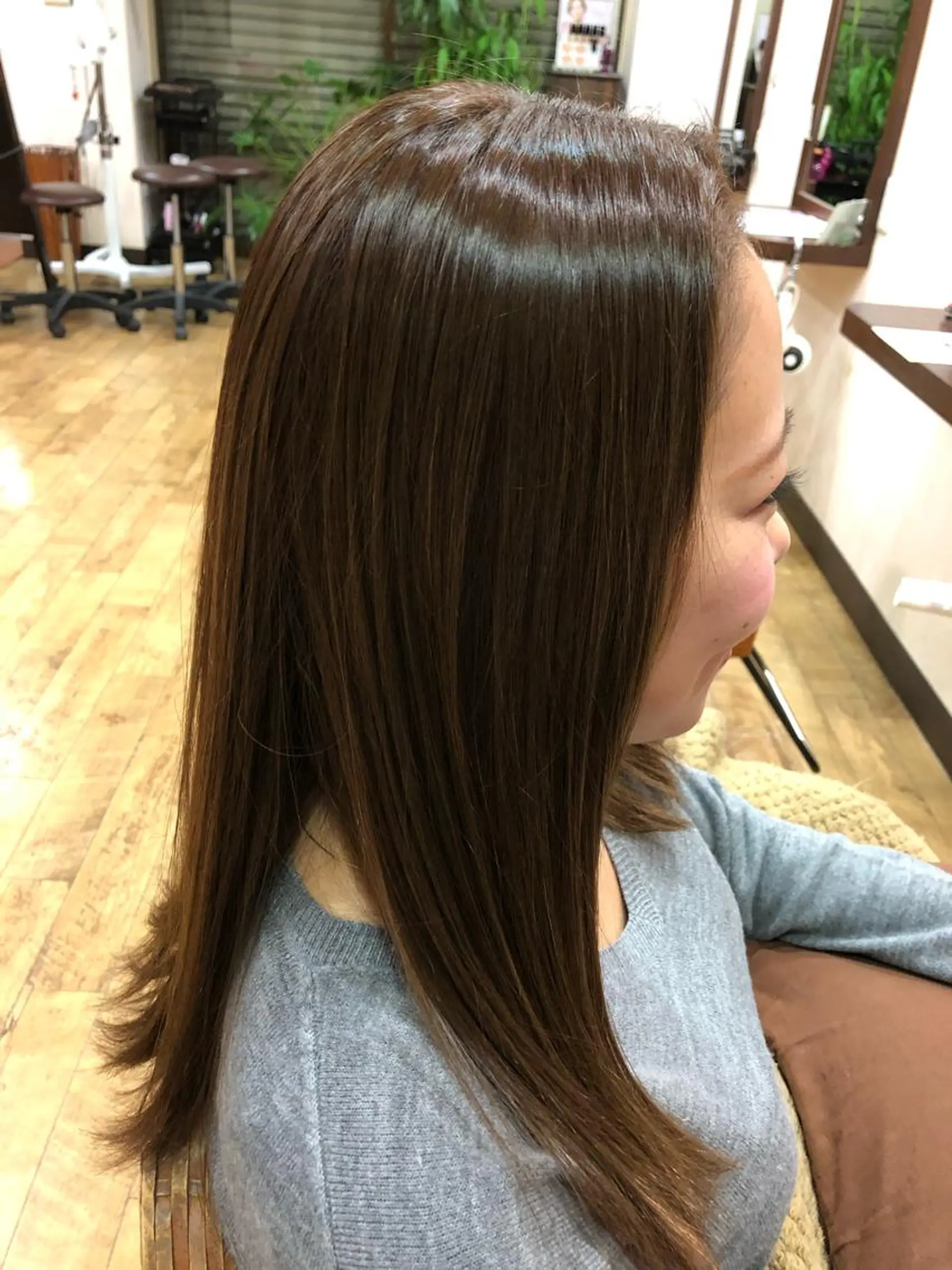 ミディアム アッシュ 松島 怜緒奈のヘアスタイル