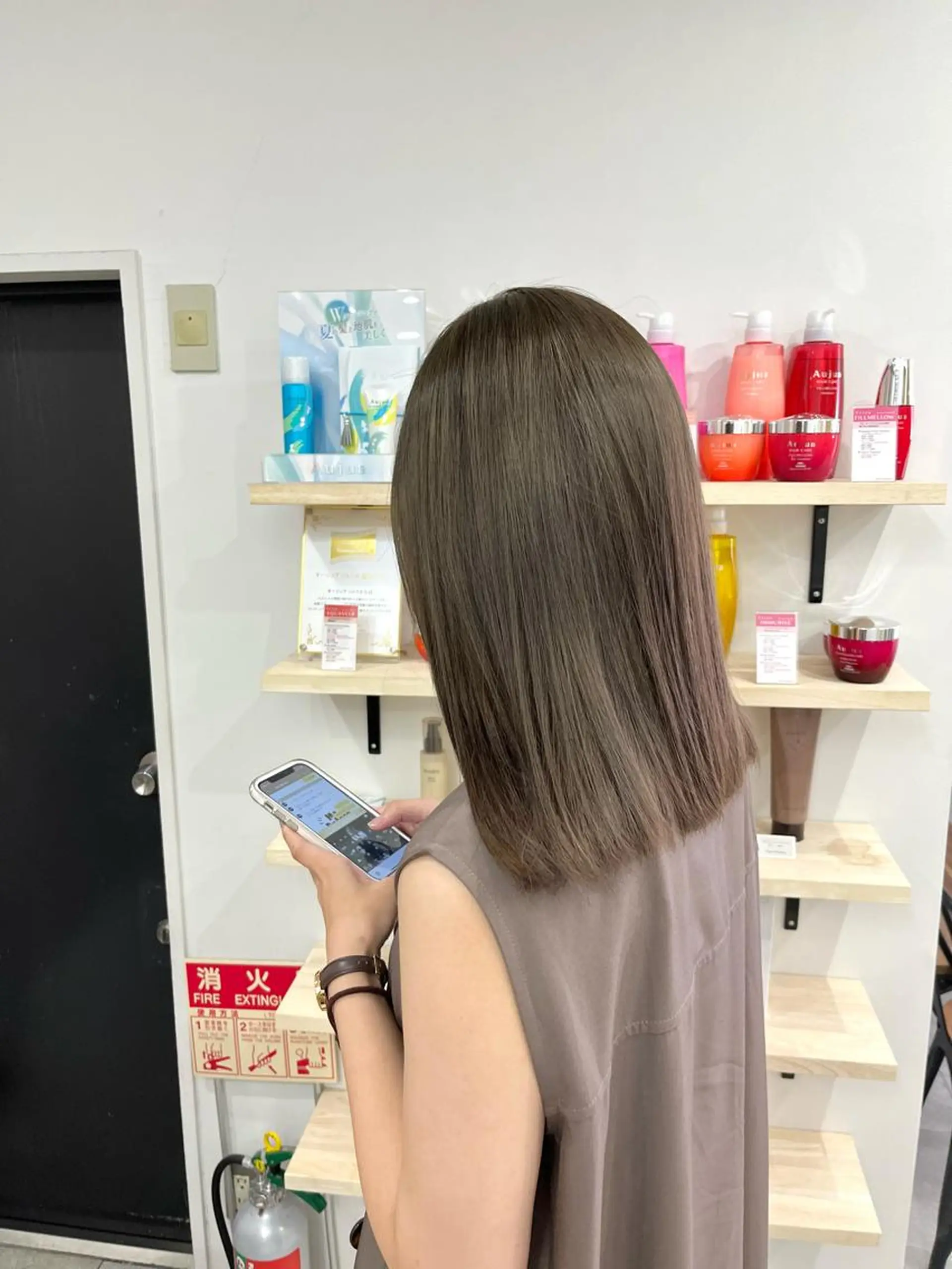 セミロング カラー グレージュ オリーブグレージュ オリーブグレー ブリーチ縮毛矯正 あすまのヘアスタイル