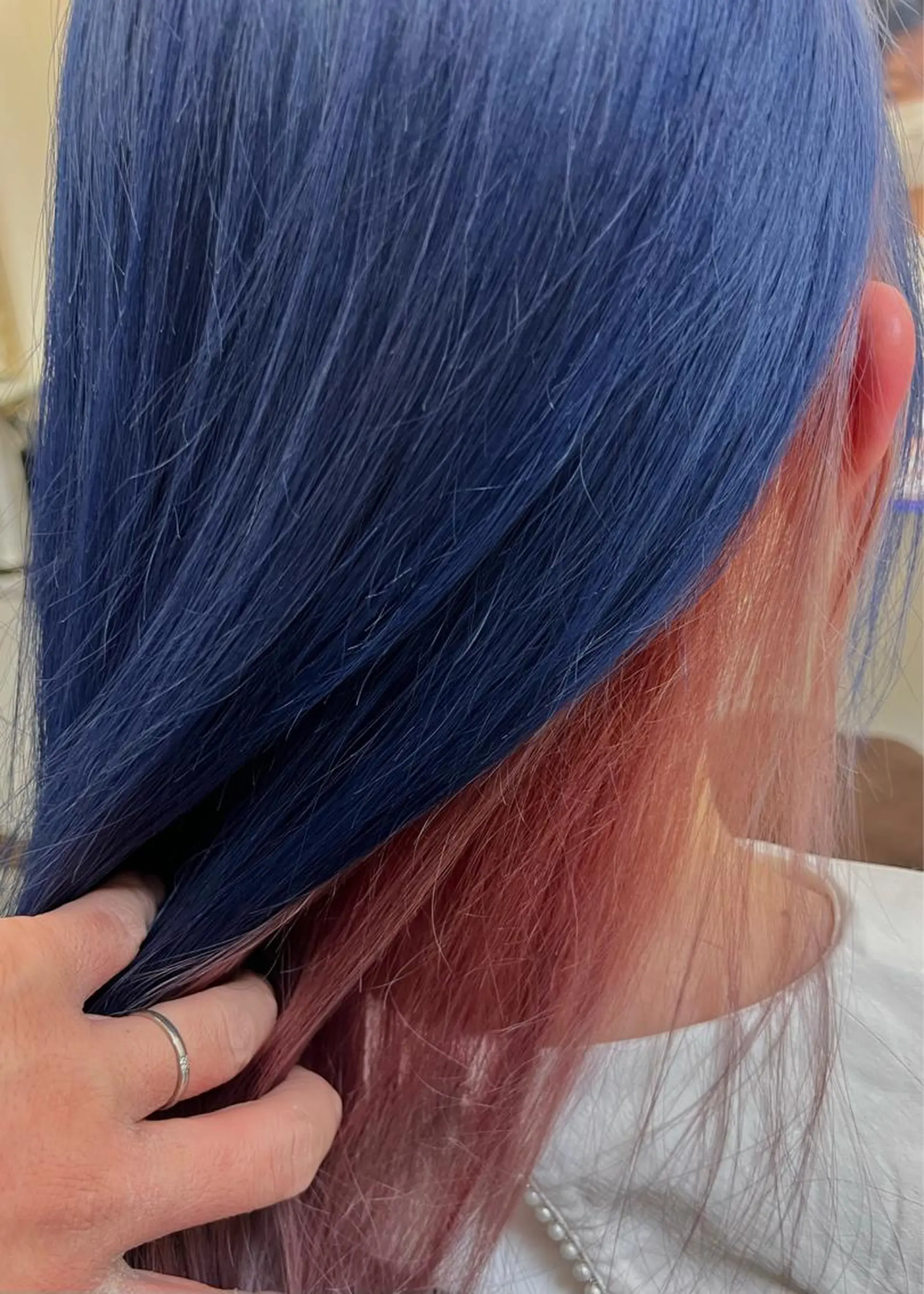 セミロング カラー ブルーカラー インナーカラー ピンクカラー KEN 🌟のヘアスタイル