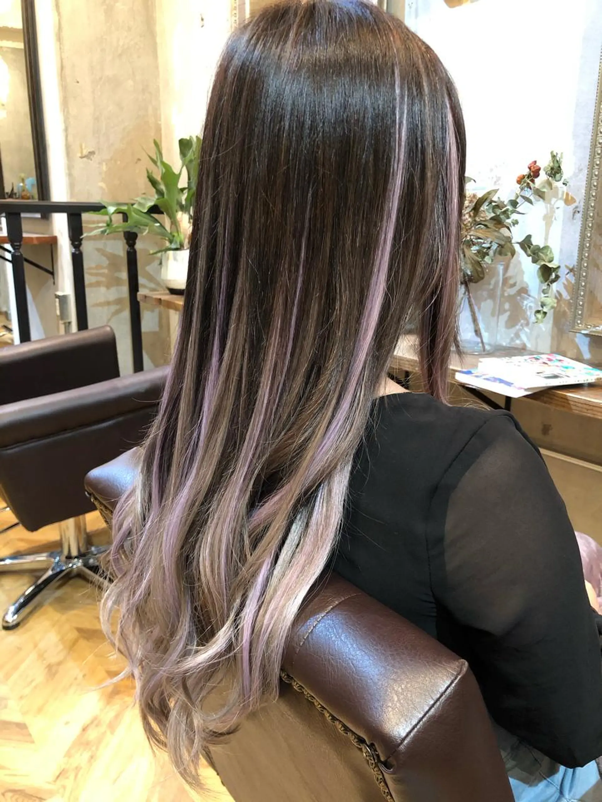 セミロング カラー シールエクステ セミロングパーマ アッシュ ミストバング 黒髪 ヘアカラー エクステ エクステ指名No.1 【店長】橘田のヘアスタイル