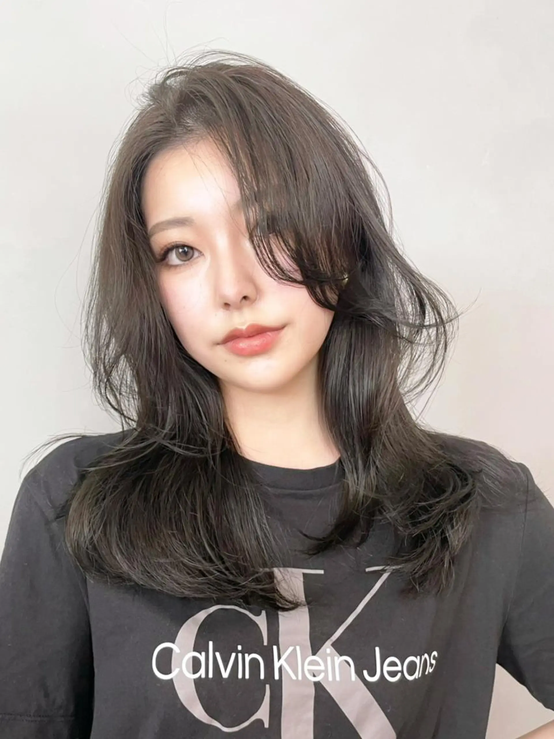 ミディアム パーマ カラー ヘアアレンジ ブルーカラー ブルーグレー レイヤーカット ITbyALBUM 八王子店のヘアスタイル