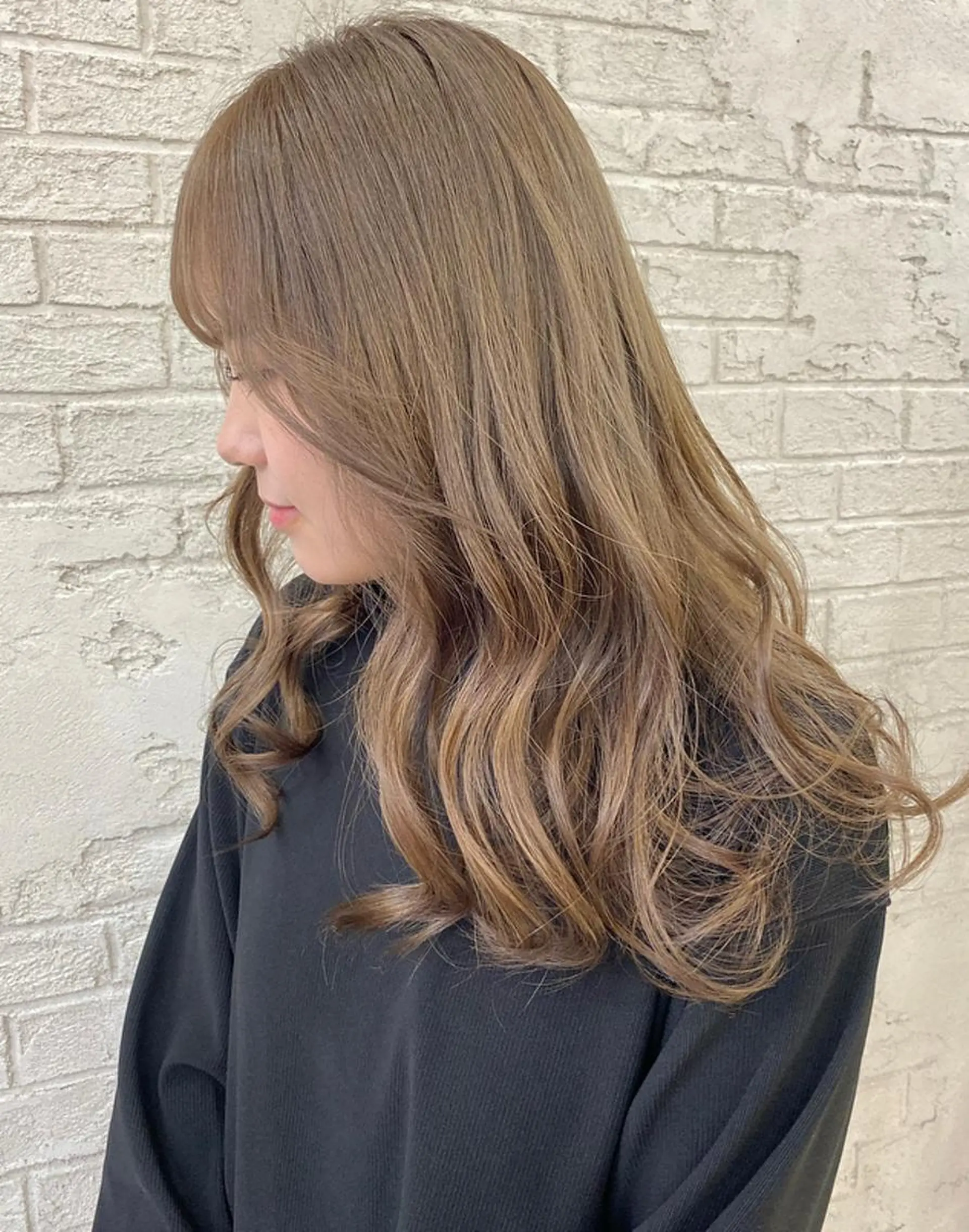 ロング カラー オリーブ/アッシュ やわらか透明感カラーのヘアスタイル