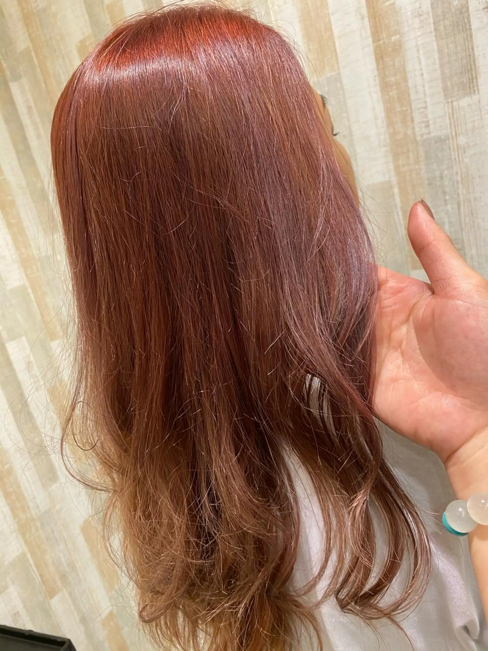 セミロング カラー ベージュカラー ピンクカラー ピンクベージュ ヘアカラー デザインカラー✨新倉 佑奈のヘアスタイル