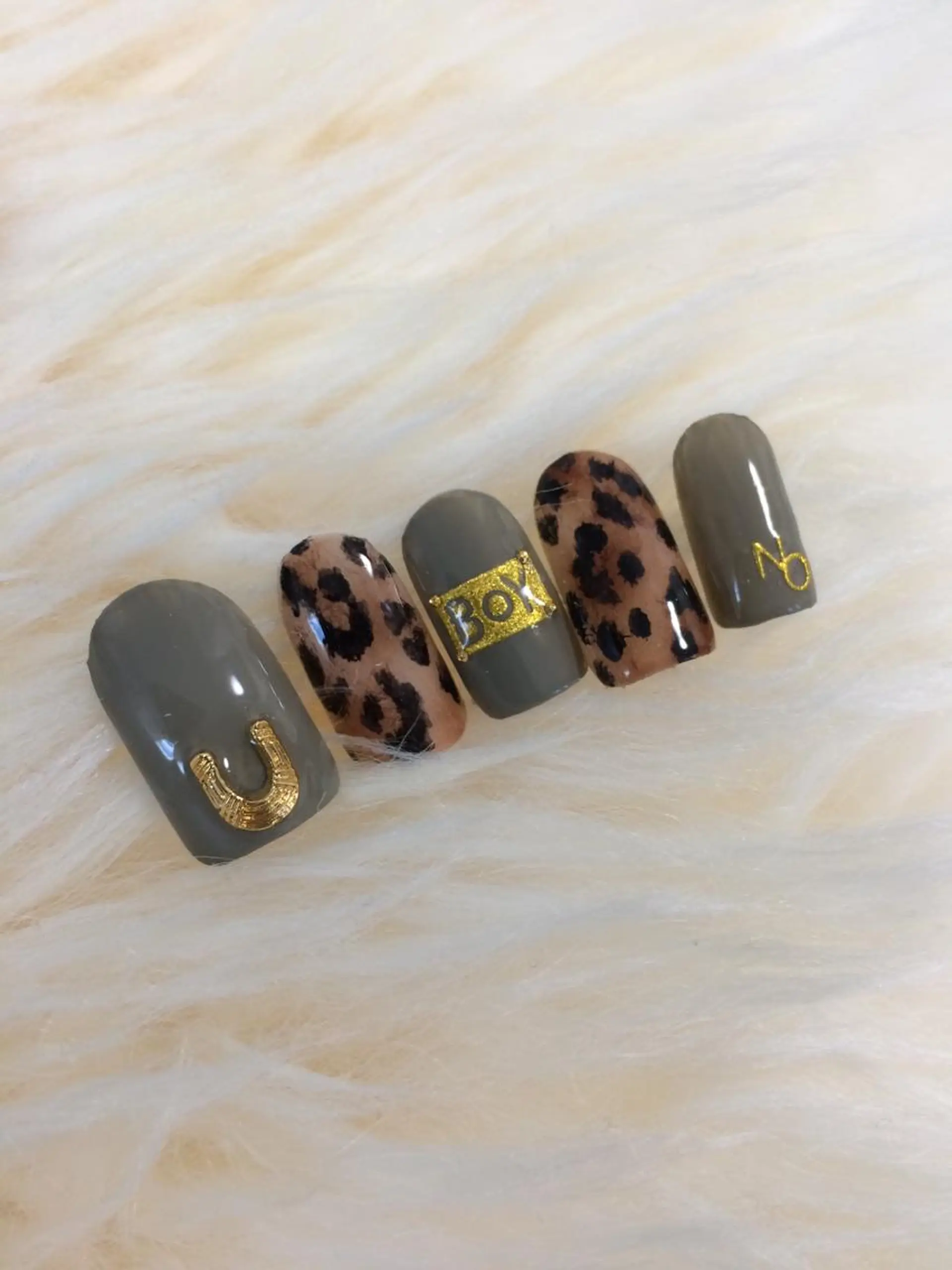 ネイル アニマル柄 ブラウン グラデーション マットネイル ハンドネイル Nailsalon E's cafeのネイルデザイン