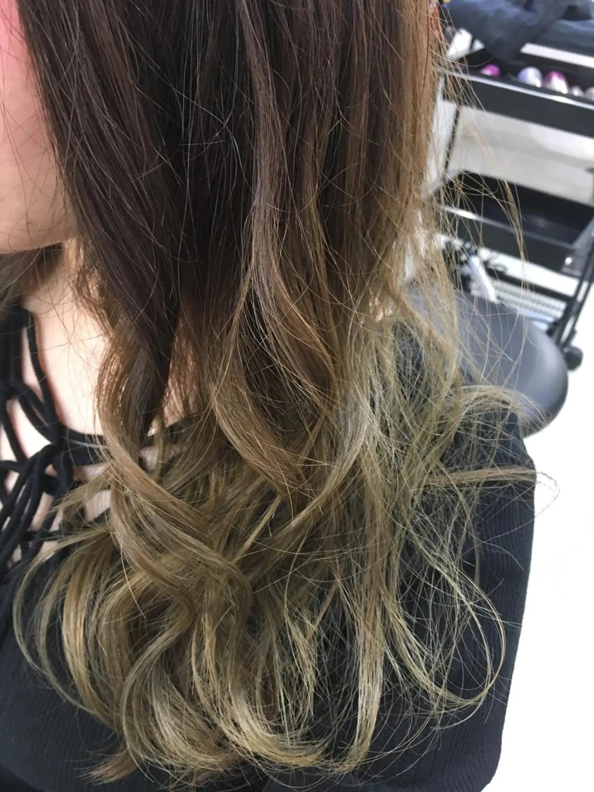 セミロング カラー グラデーションカラー 髪質改善 中川 翔のヘアスタイル