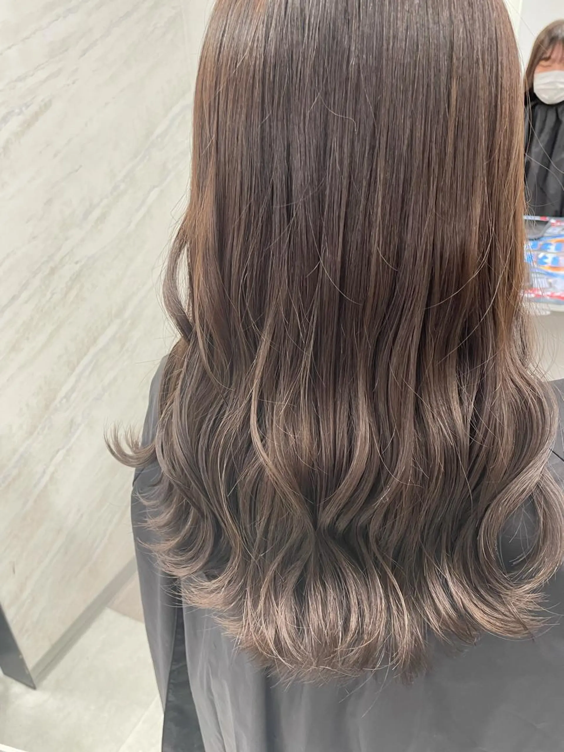 カラー AIRI layer cut hairのヘアスタイル