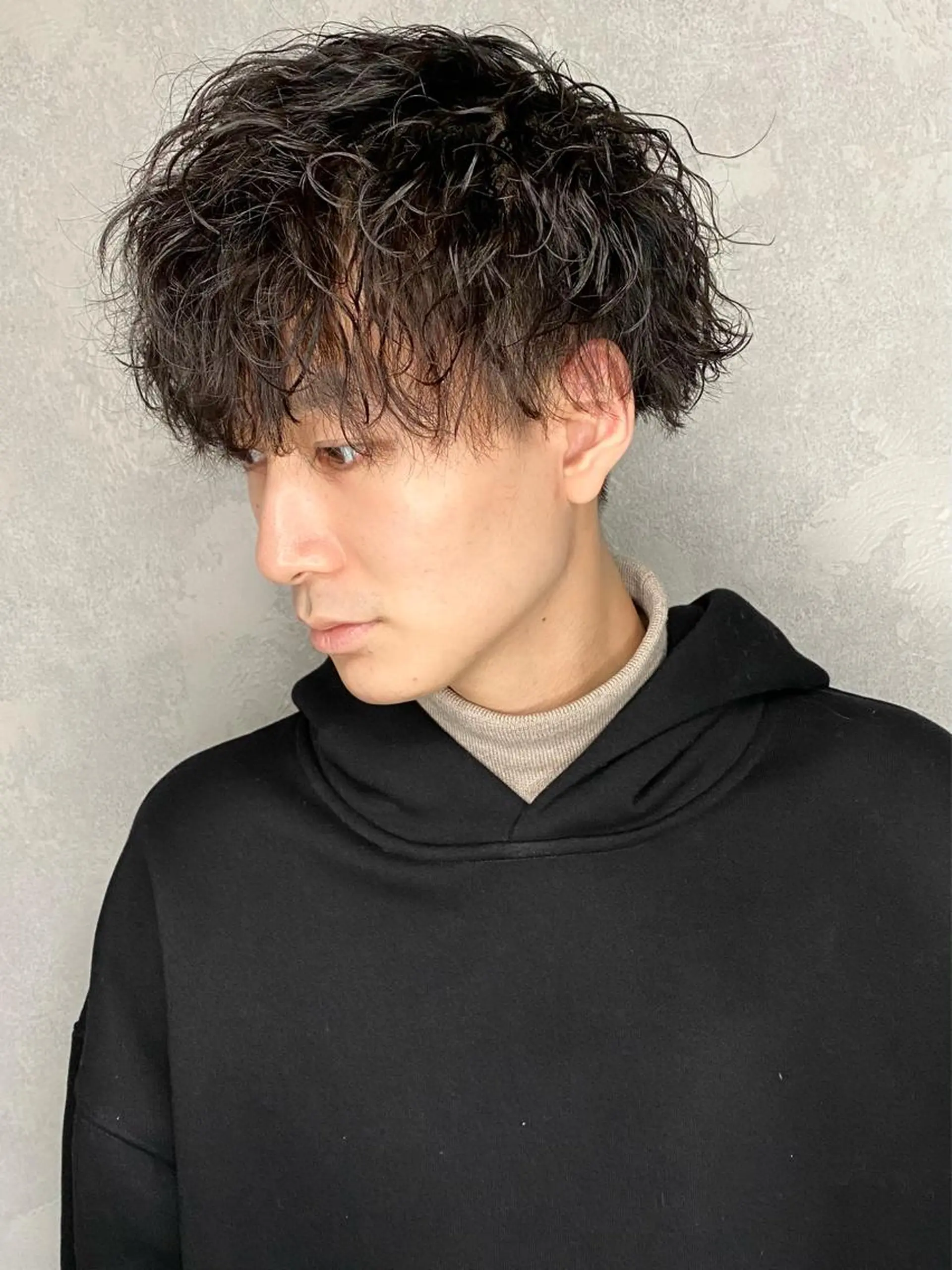 ミディアム パーマ メンズ ミディアムパーマ メンズパーマ ツイストスパイラルパーマ スパイラルパーマ 🌾内山 龍介🌾のヘアスタイル