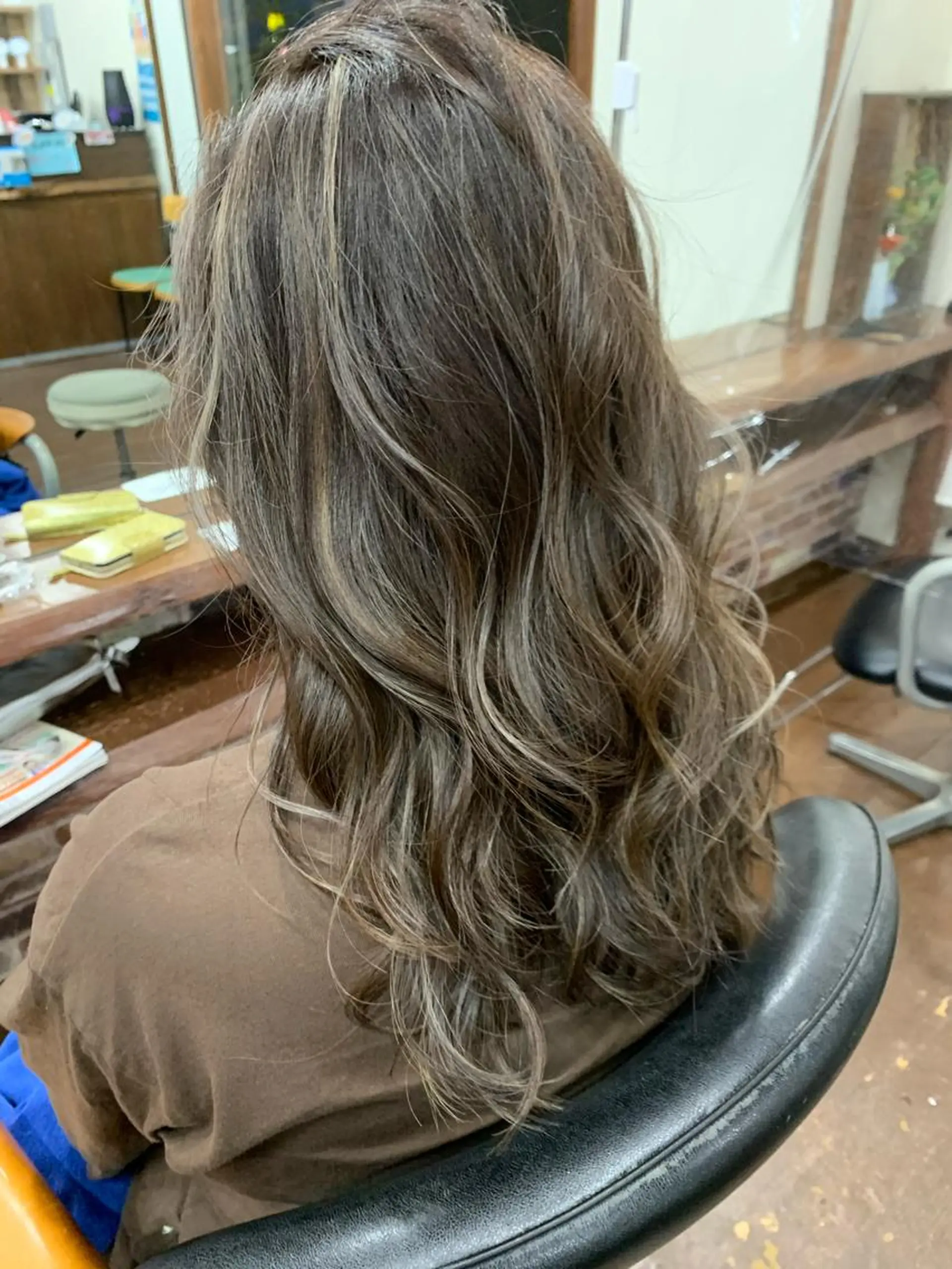 セミロング 神 甚八のヘアスタイル