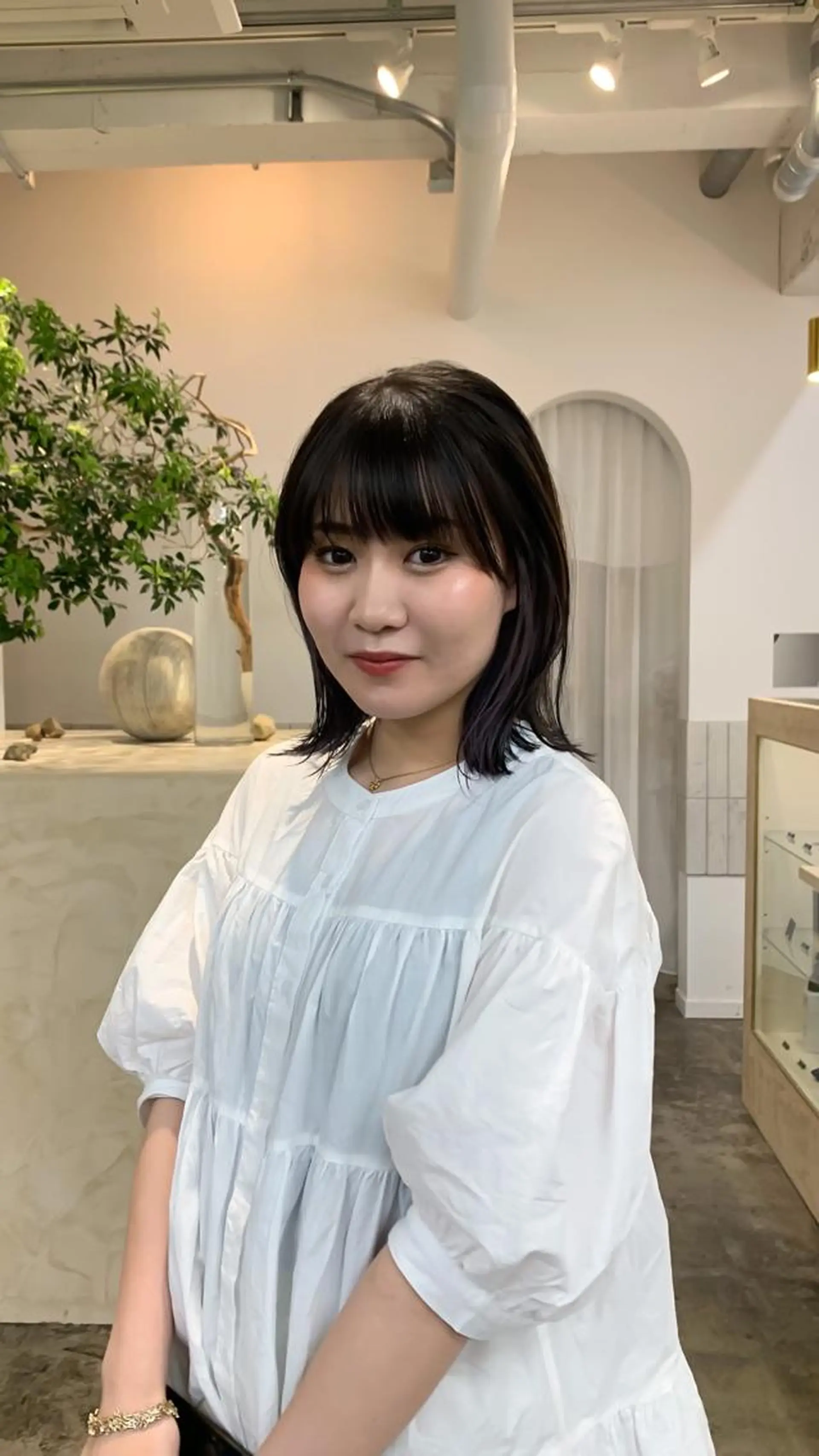 ミディアム カラー 切りっぱなしボブ イヤリングカラー ボブ カット ヘアカラー 似合わせカット ケアパーマ喜来雅由のヘアスタイル