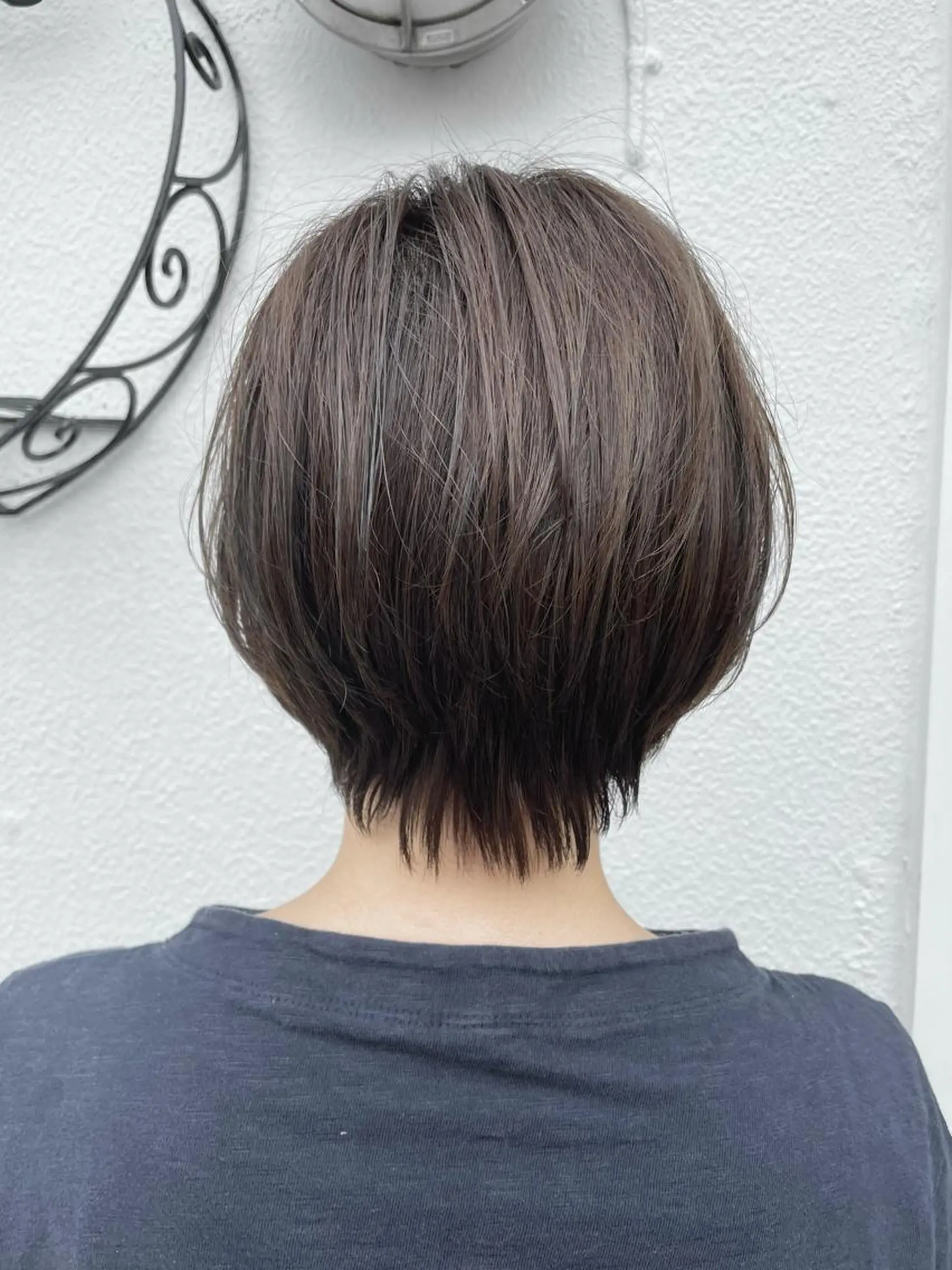 ショート カラー ショートボブ アッシュ ハイライトカラー オリーブカラー オーガニックカラー ヘアカラー ショート/韓国ヘア Moto✂︎のヘアスタイル