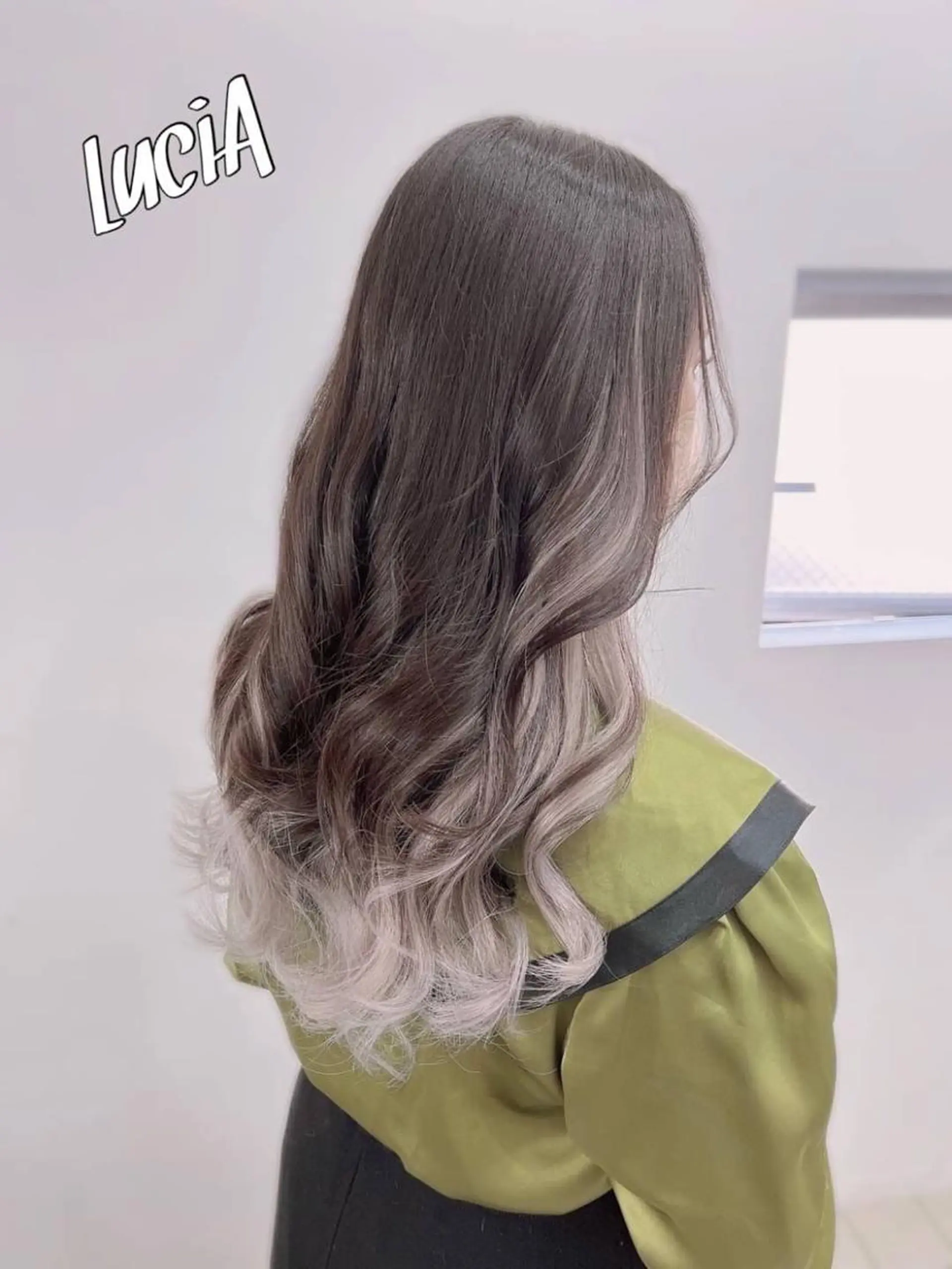 ロング カラー ヘアアレンジ ブリーチ エクステ エクステ LuciA\5900のヘアスタイル