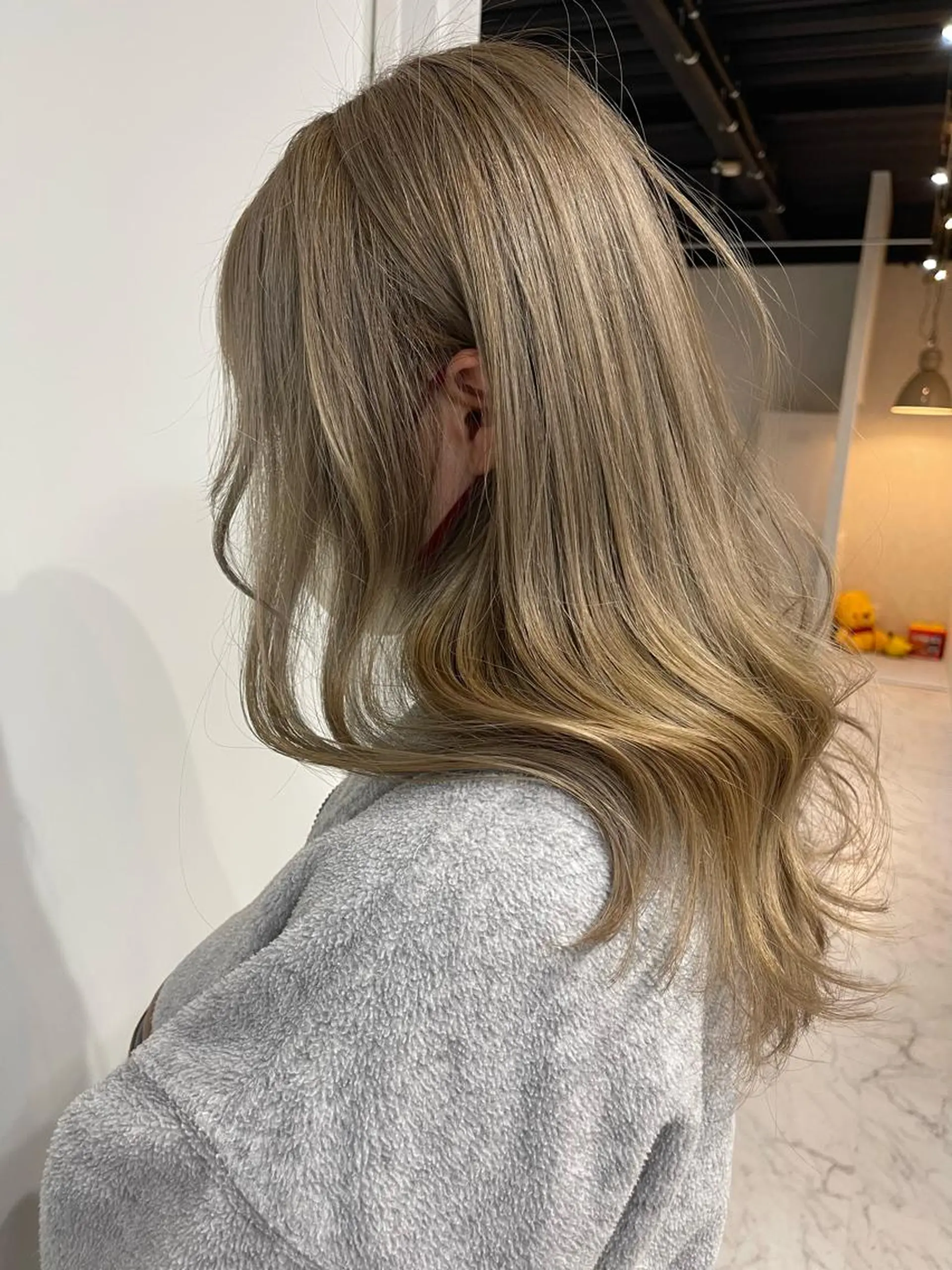 ミディアム カラー ヘアアレンジ バレイヤージュ デザインカラー ハイライトカラー 外国人風カラー ハイライト カット ヘアカラー トリートメント アンドウ ユウ/ レイヤーカット/韓国のヘアスタイル