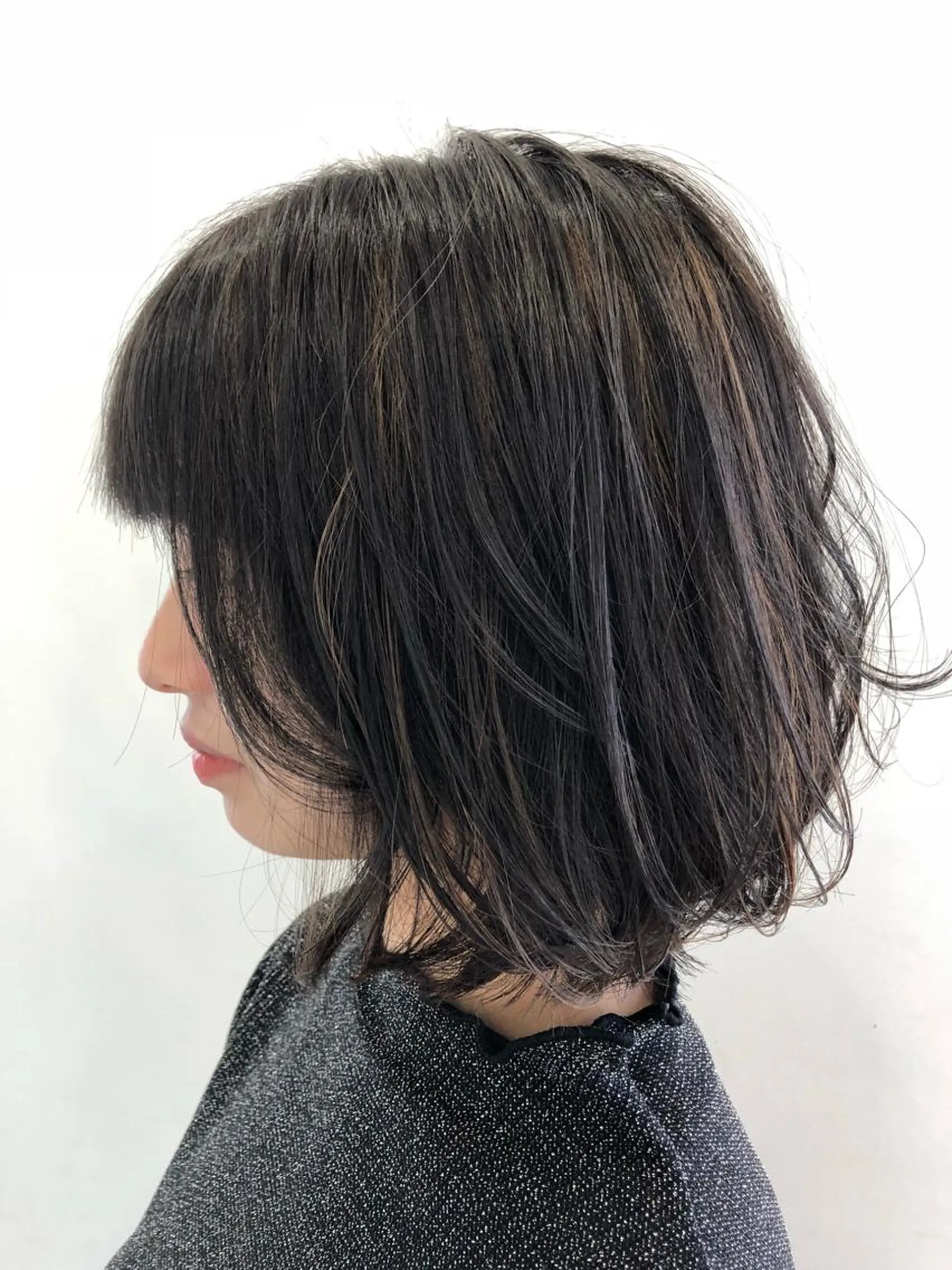 ミディアム カラー ハイライトカラー 3Dハイライト ハイライト 秋野 睦実のヘアスタイル
