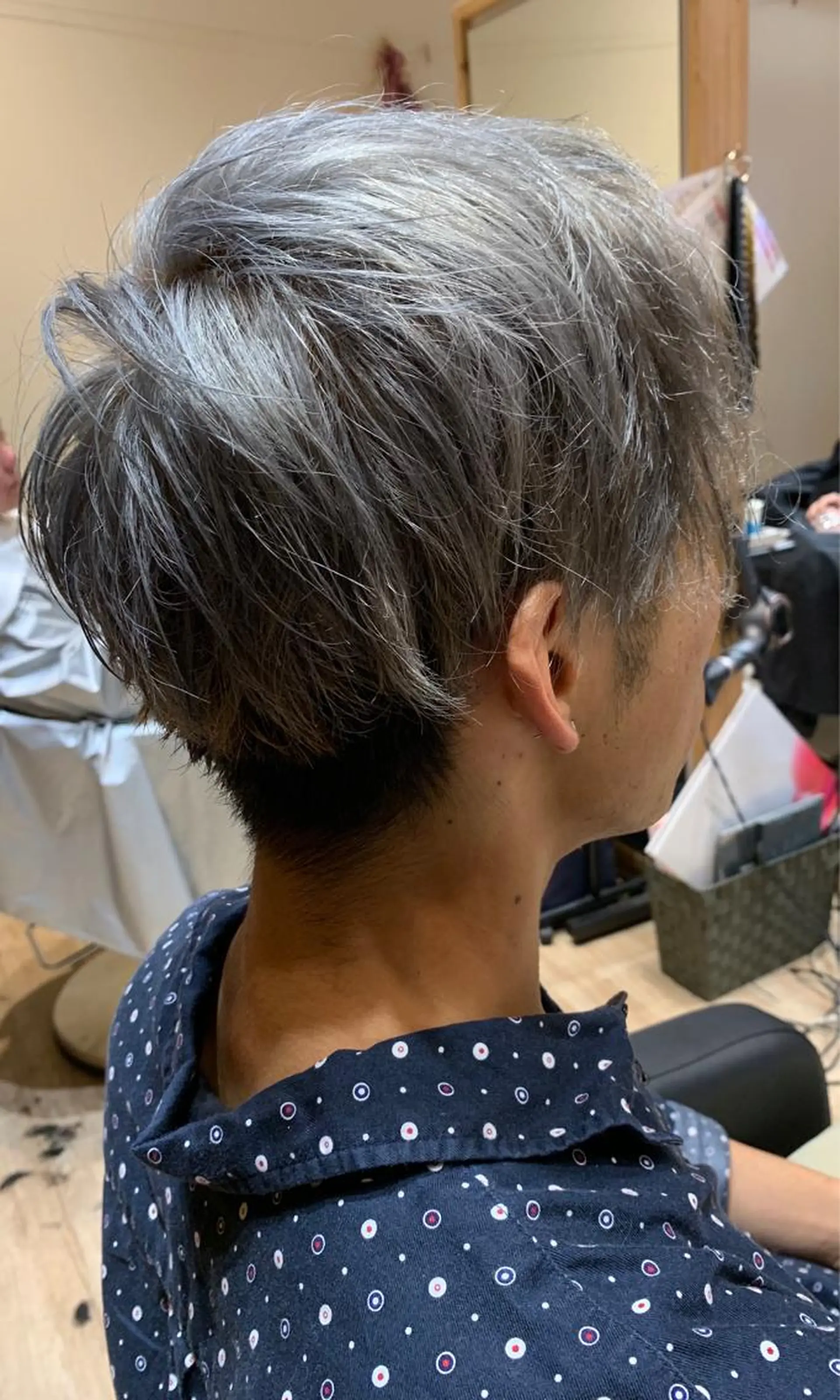 ショート カラー メンズ シルバー ヘアカラー 大久保 隆蔵のヘアスタイル