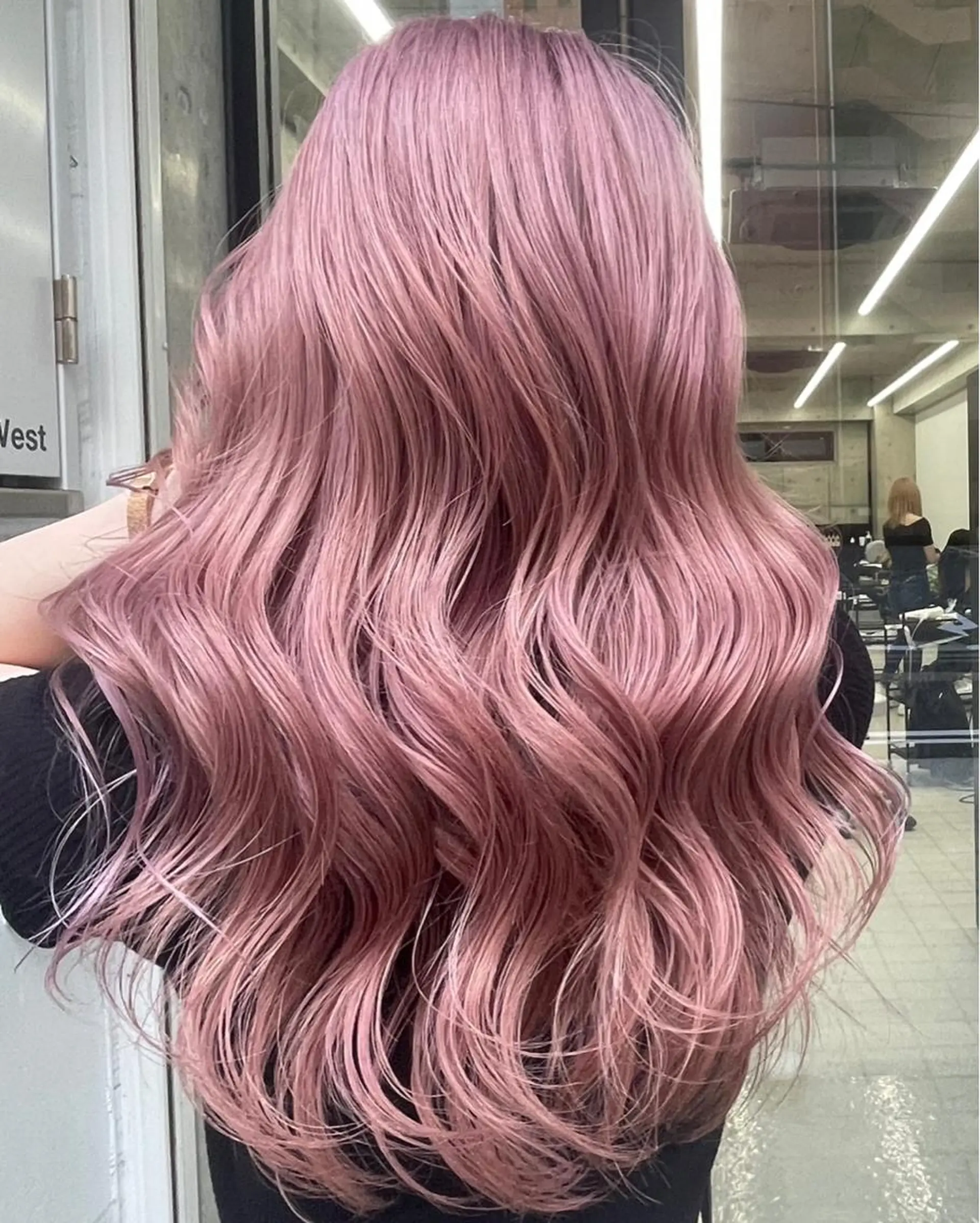 ロング アッシュ アッシュグレー アッシュグレージュ レイヤーカット Blonde nagoya sakae所属・岡留 愛美のヘアスタイル