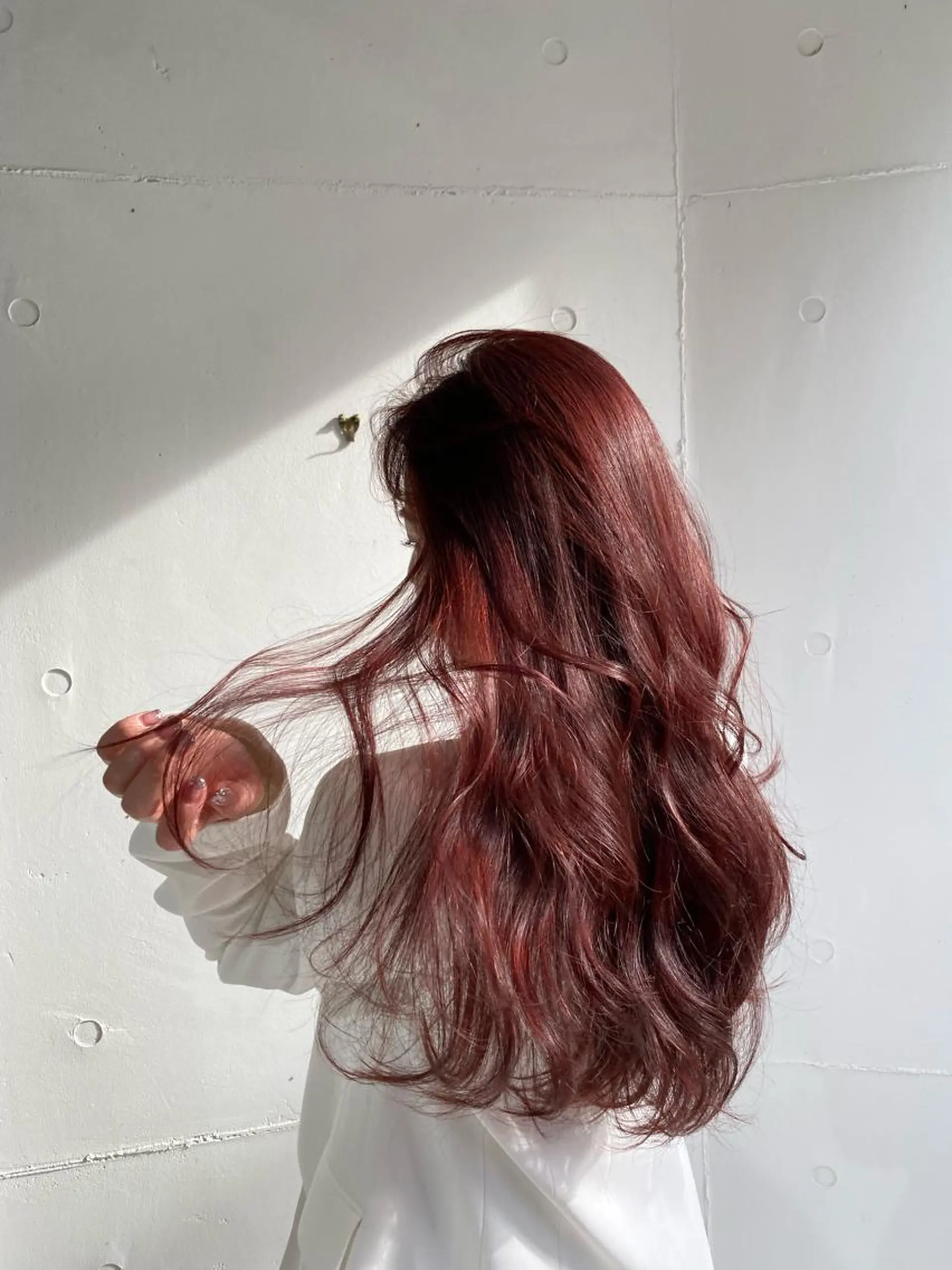 ロング カラー レッドカラー ブリーチなしカラー 🤍　Mihanaのヘアスタイル