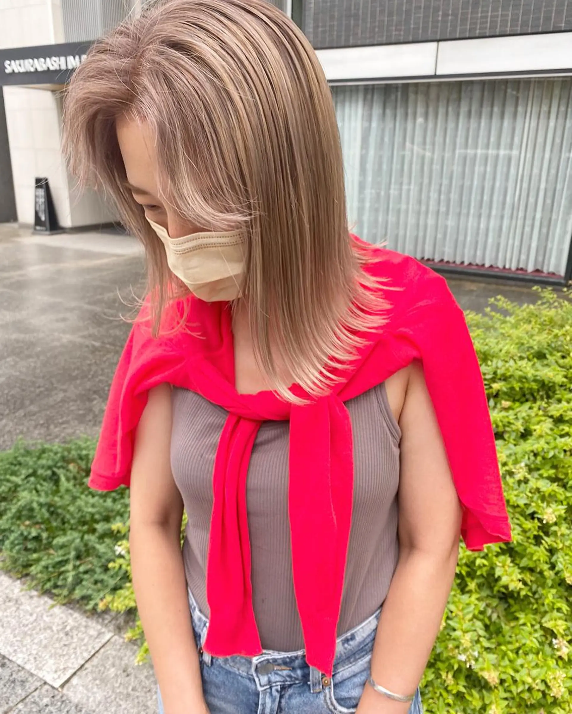 ミディアム デザインカラー/ボブ ブリーチカラー/ユリのヘアスタイル