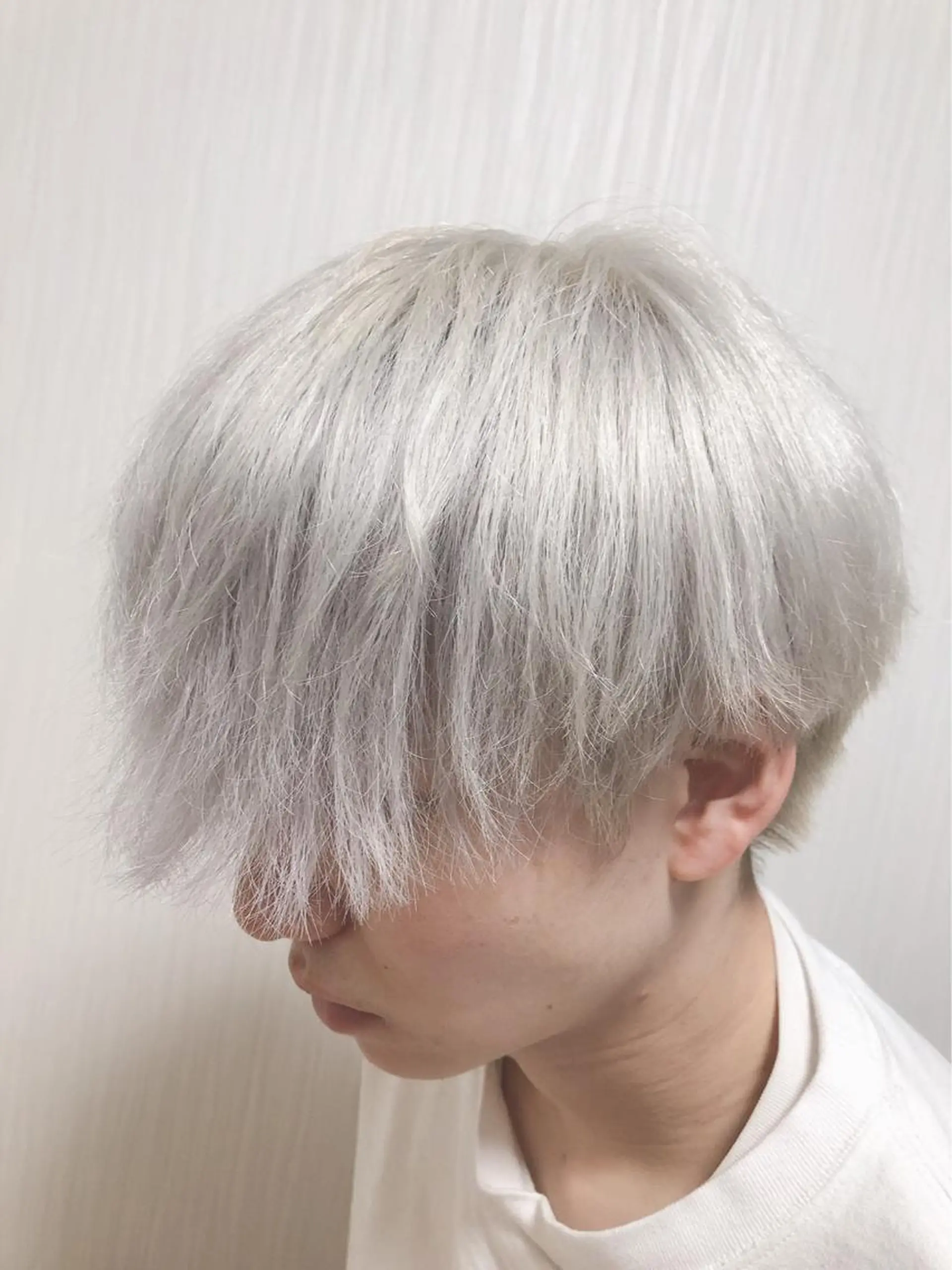 ショート カラー ブリーチ 濱野 黎士のヘアスタイル