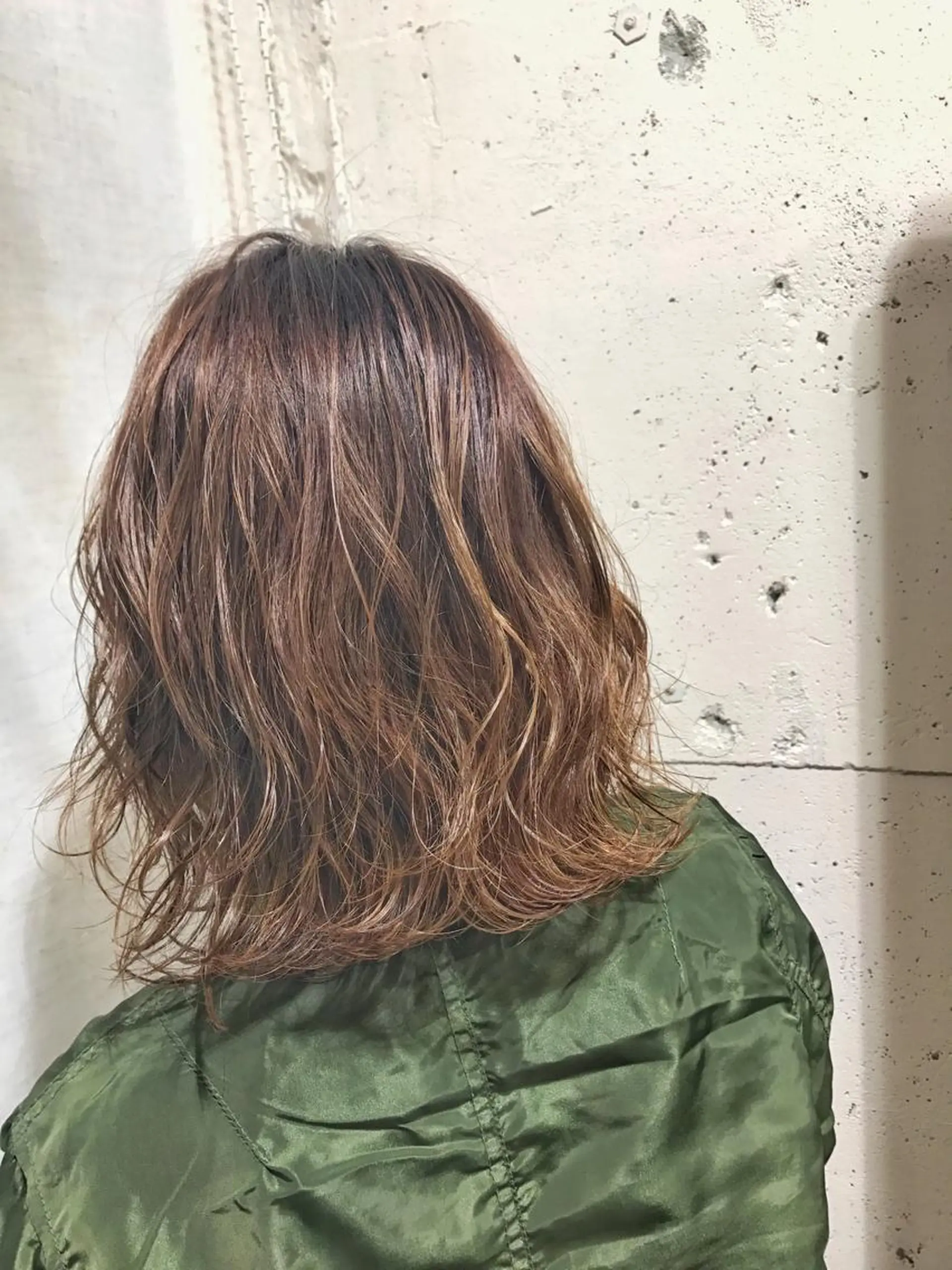 ミディアム カラー ベージュカラー ハイライトカラー ハイライト カット ヘアカラー トリートメント 寺田 彩記のヘアスタイル