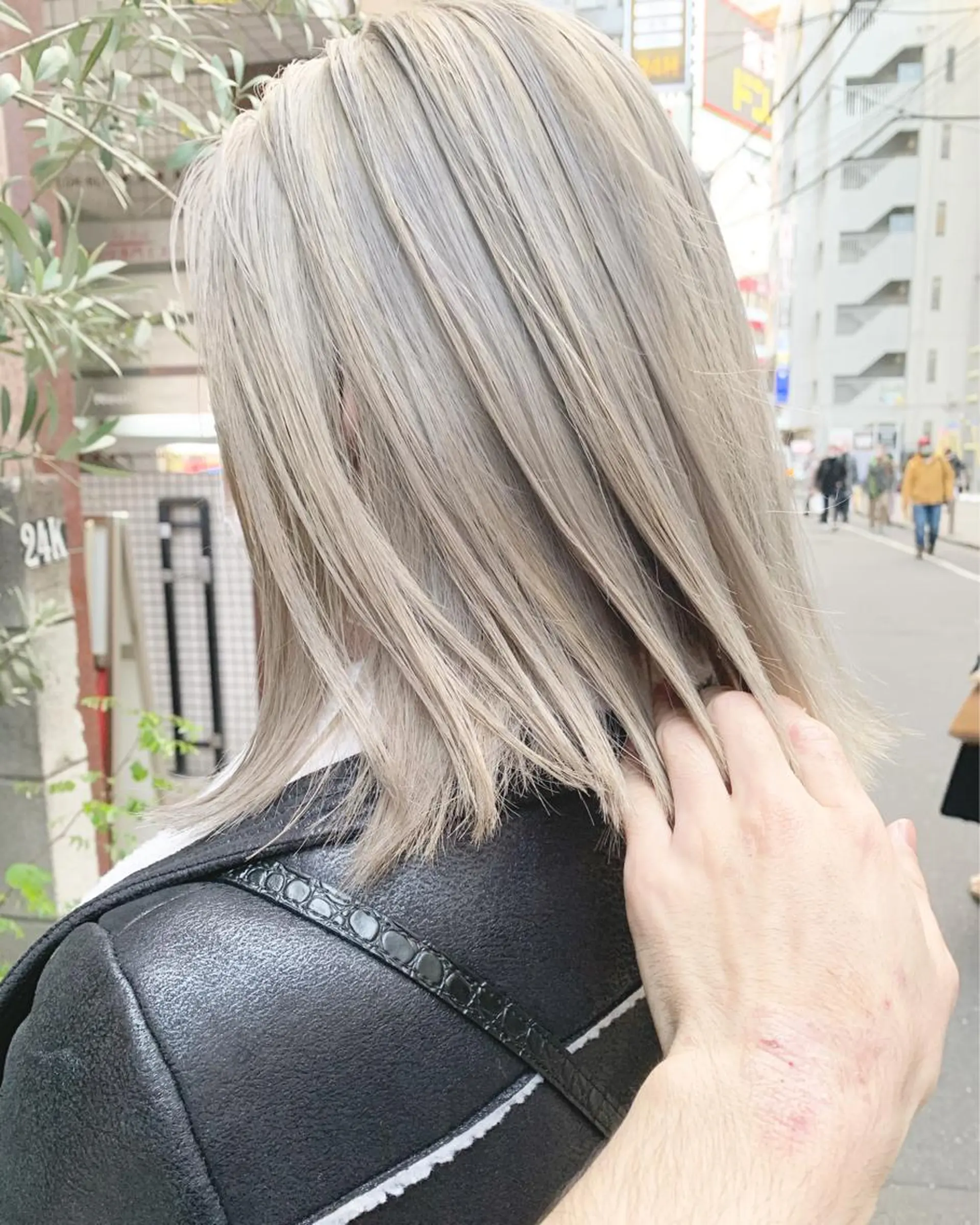 セミロング カラー ヘアアレンジ ブリーチ ブロンド ハイトーンカラー ホワイトブロンド カット ヘアカラー トリートメント 🌿ショート🌿 パーマ🌿淳平のヘアスタイル