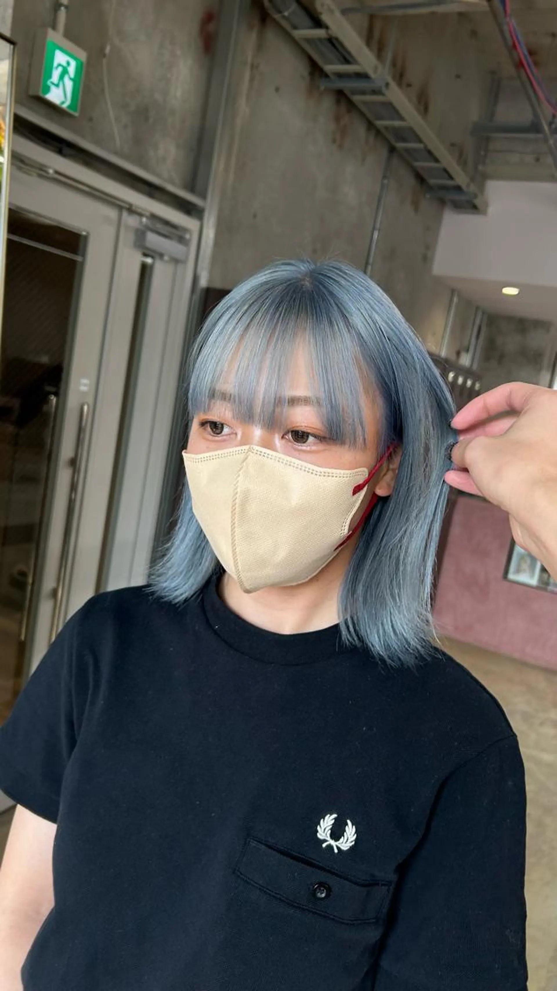 ミディアム カラー ブリーチ ブルーカラー ハイトーンカラー シルバー 髪質改善カラー🦋 レイヤー/ナカネのヘアスタイル