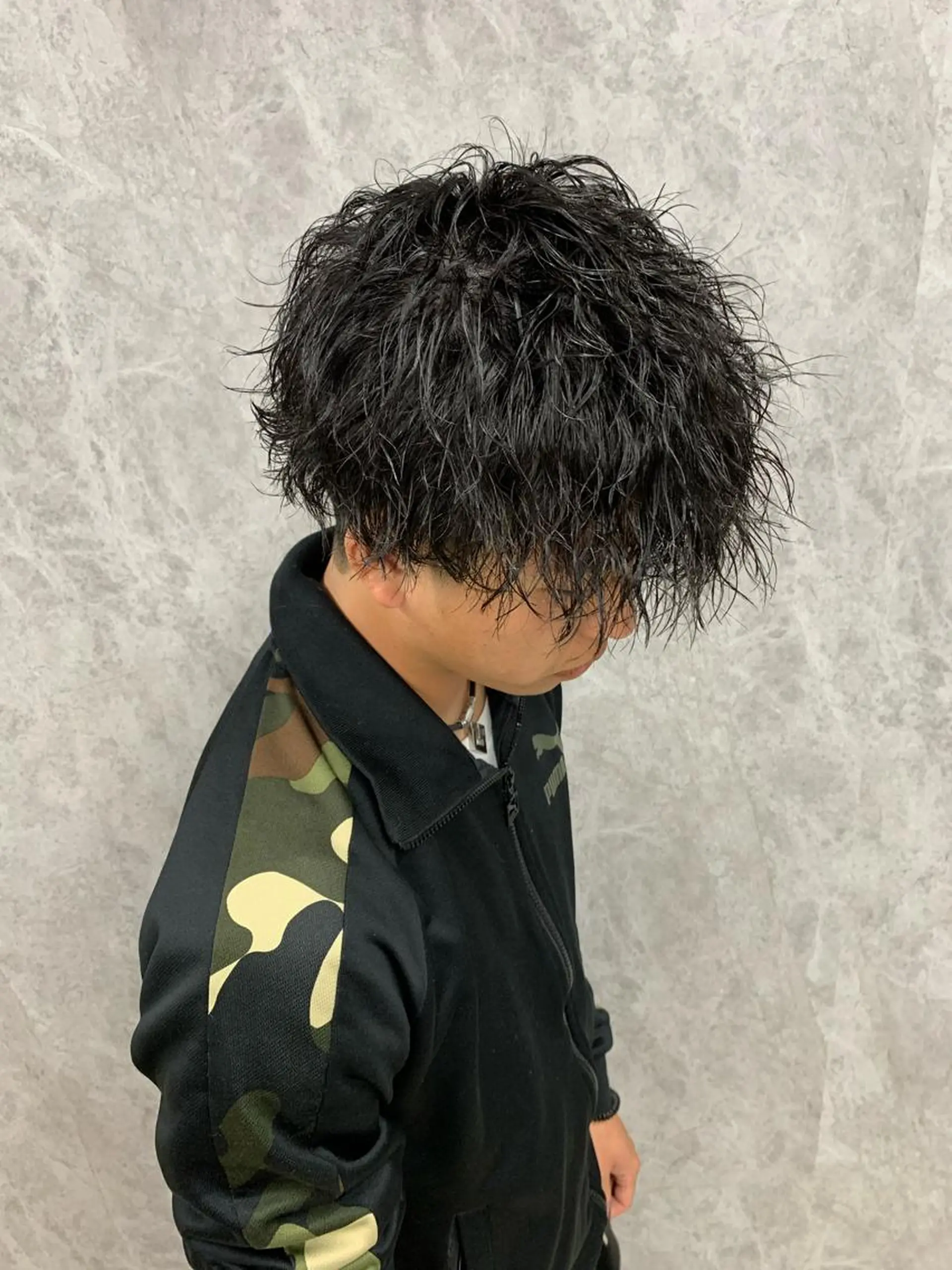 ショート パーマ メンズ 尾﨑 純也のヘアスタイル