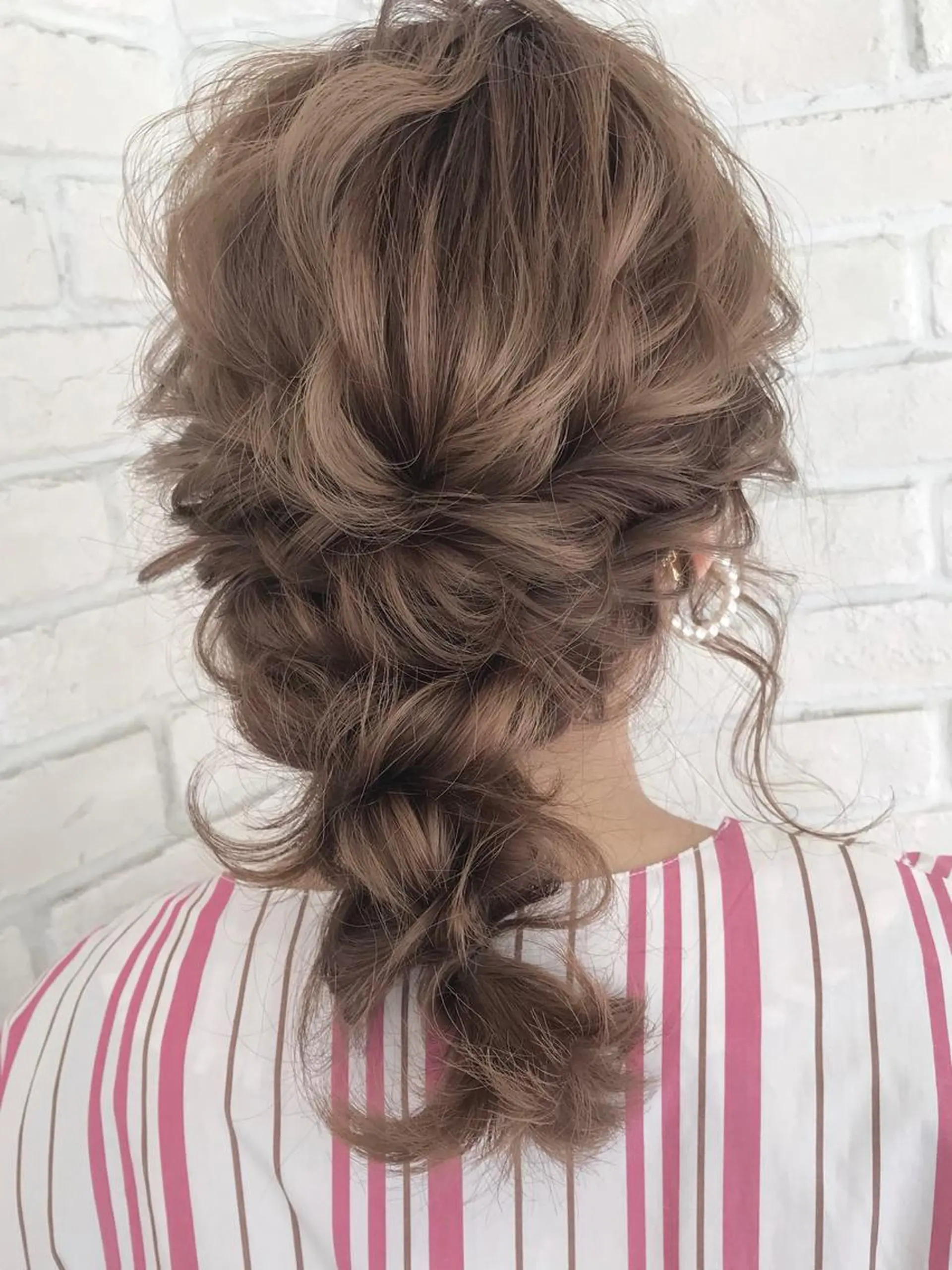 ヘアアレンジ 成人式 着物ヘア あやかショート 白髪ぼかしのヘアスタイル