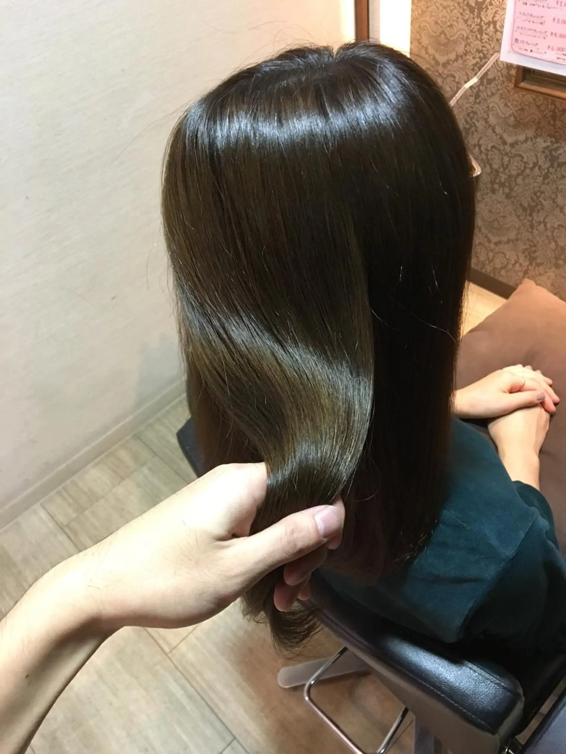 ミディアム カラー イルミナカラー カット ヘアカラー トリートメント 冨田 義智のヘアスタイル