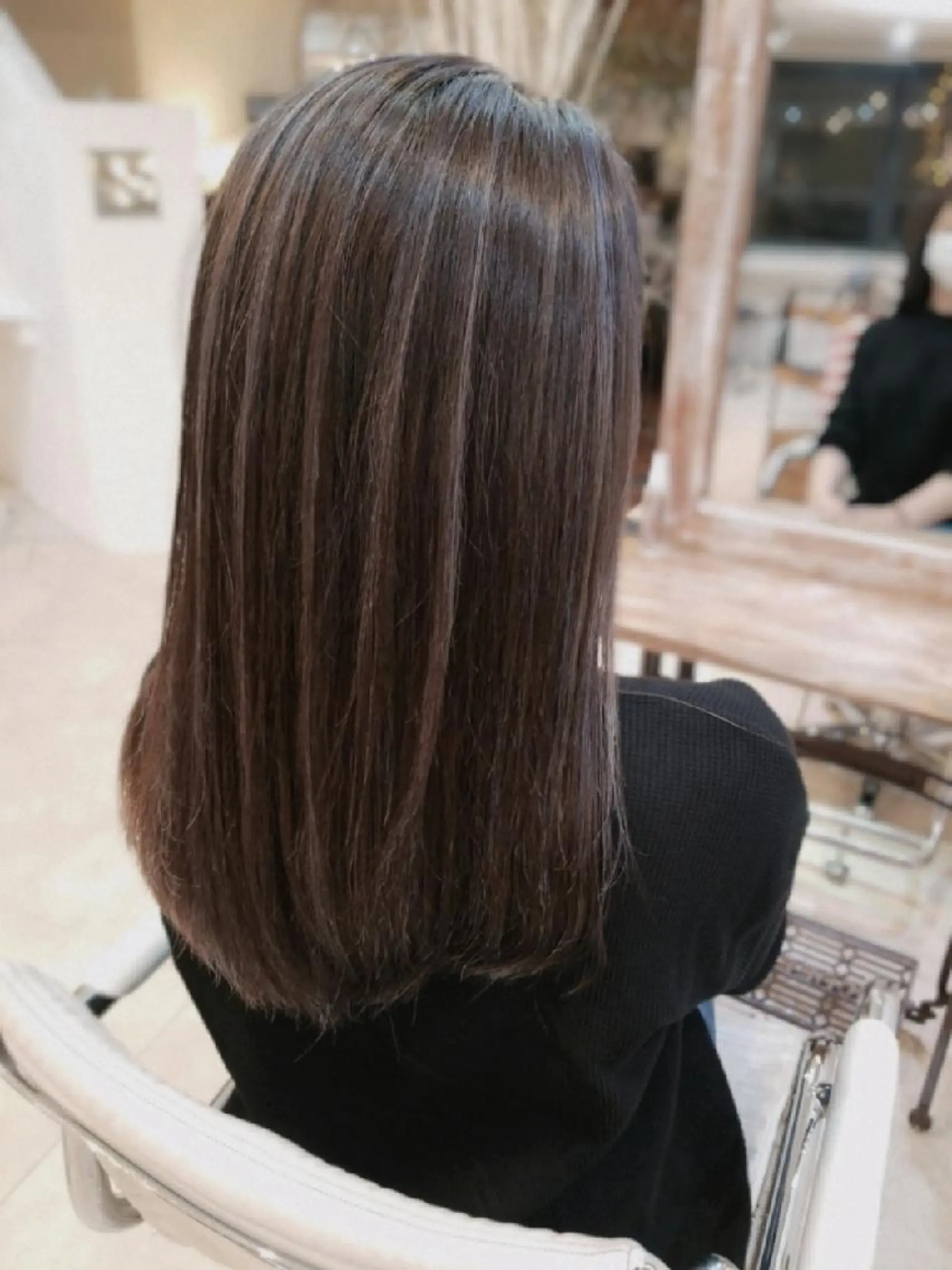 セミロング カラー ベージュカラー グレージュ ハイライトカラー ラベンダーカラー ハイライト カット ヘアカラー トリートメント すずき えりのヘアスタイル