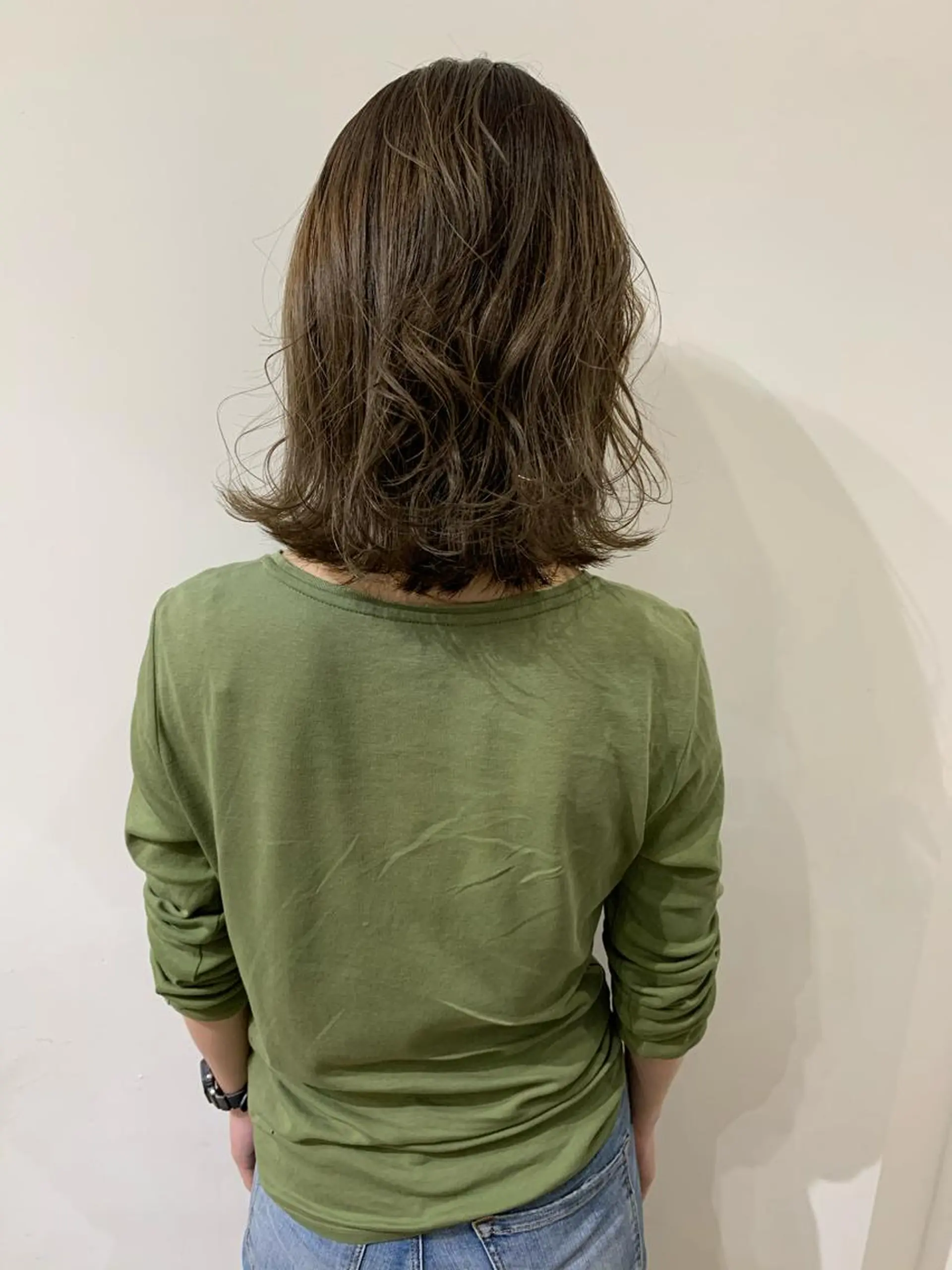 ミディアム カラー ベージュカラー ハイライトカラー シルバー シルバーベージュ ハイライト ヘアカラー トリートメント レイヤー/顔周り /AKARIのヘアスタイル