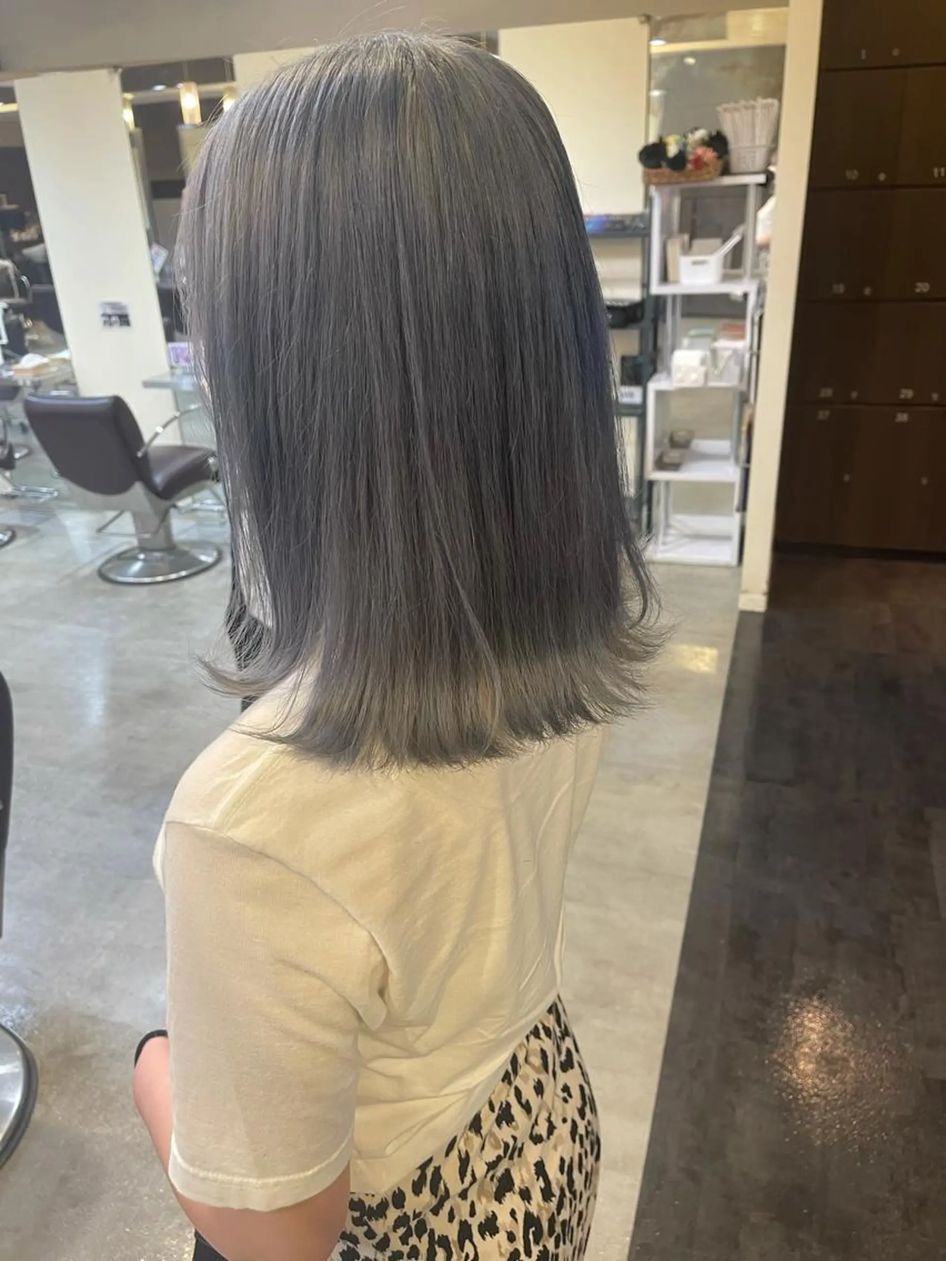 カラー アッシュ ブリーチ シルバー ユナ🌙 nailのネイルデザイン