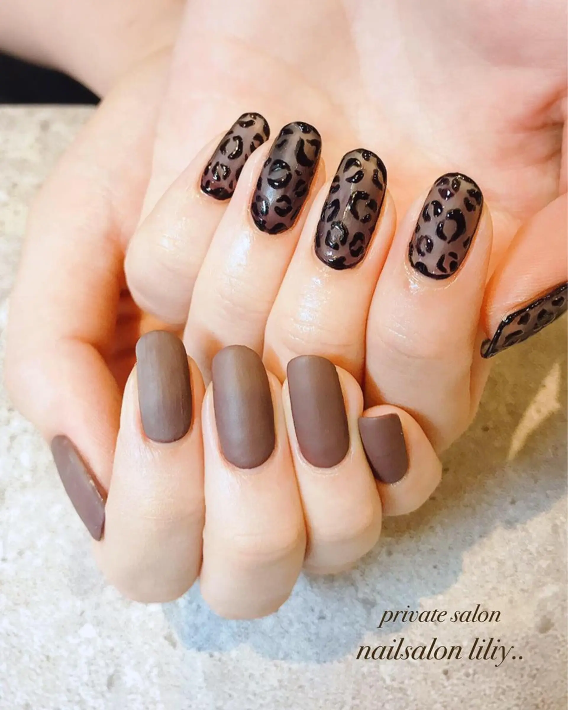 ネイル ブラウン マットネイル ぷっくりネイル TERAI ERINAの眉毛・アイブロウイメージ