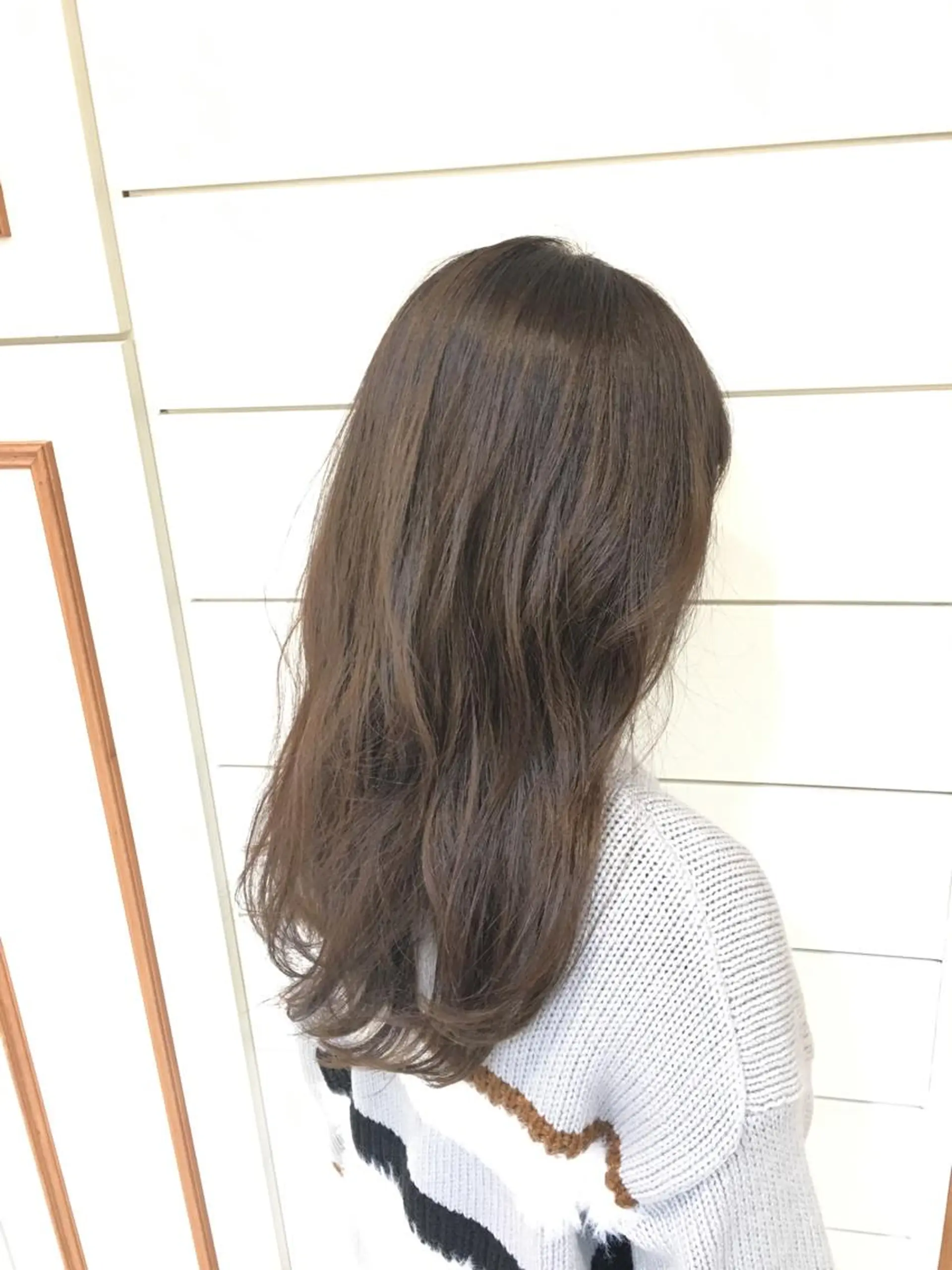 ロング カラー アッシュ 鍵山 千秋のヘアスタイル