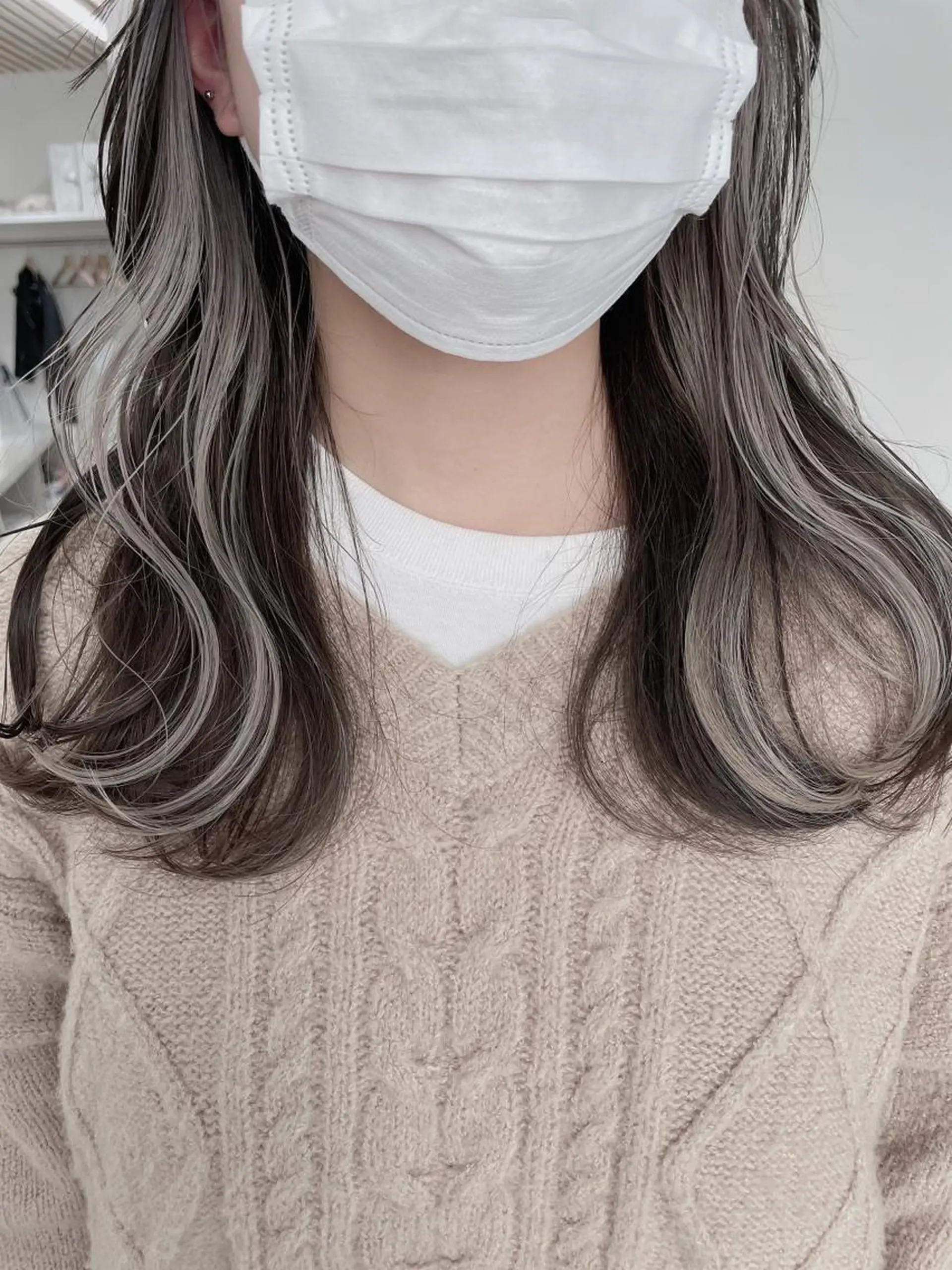 ミディアム カラー レイヤーカット 透明感カラーのヘアスタイル