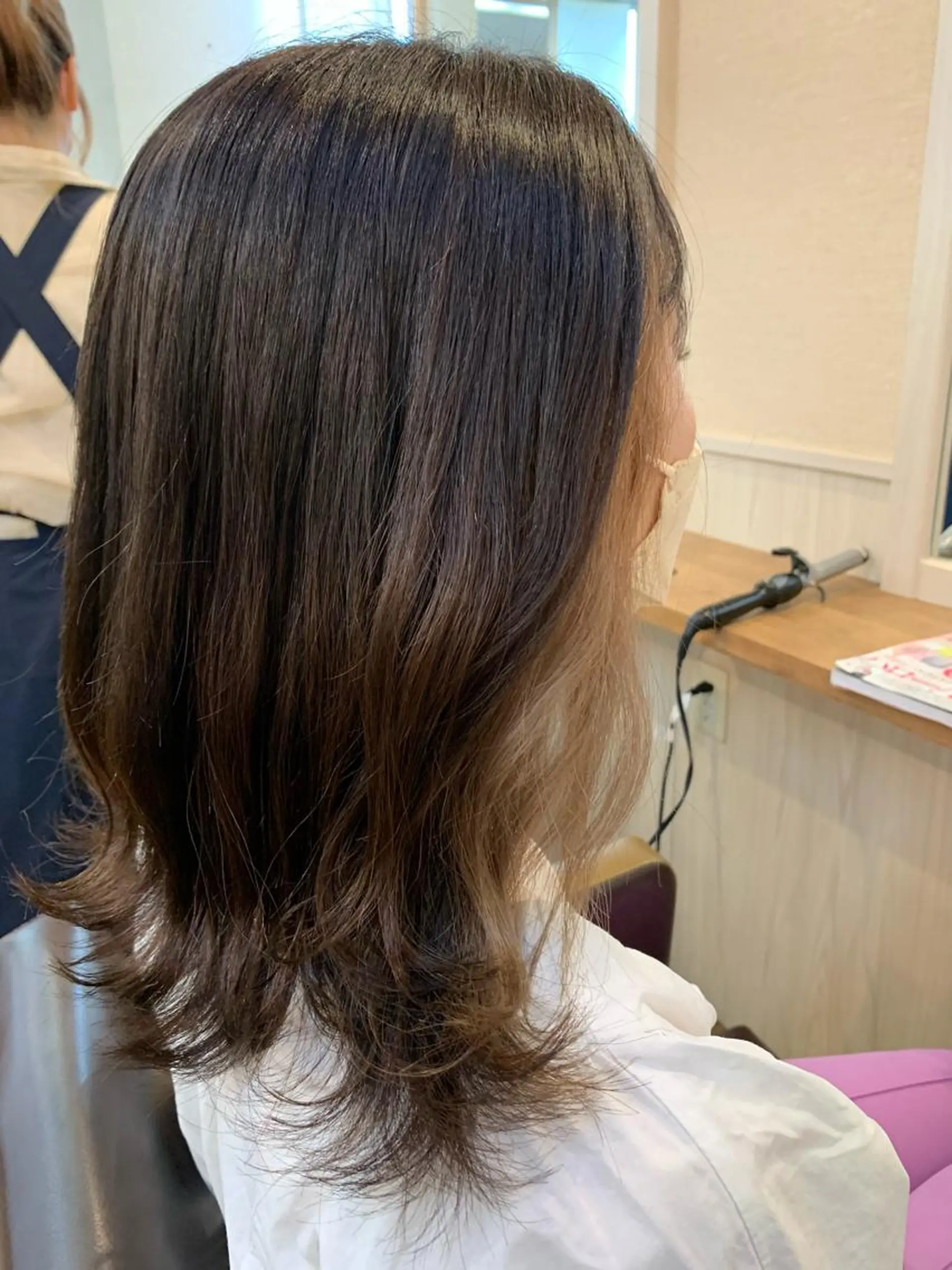 ミディアム カラー ベージュカラー イヤリングカラー ヘアカラー トリートメント yuri🌼 NUMBER 天王寺のヘアスタイル