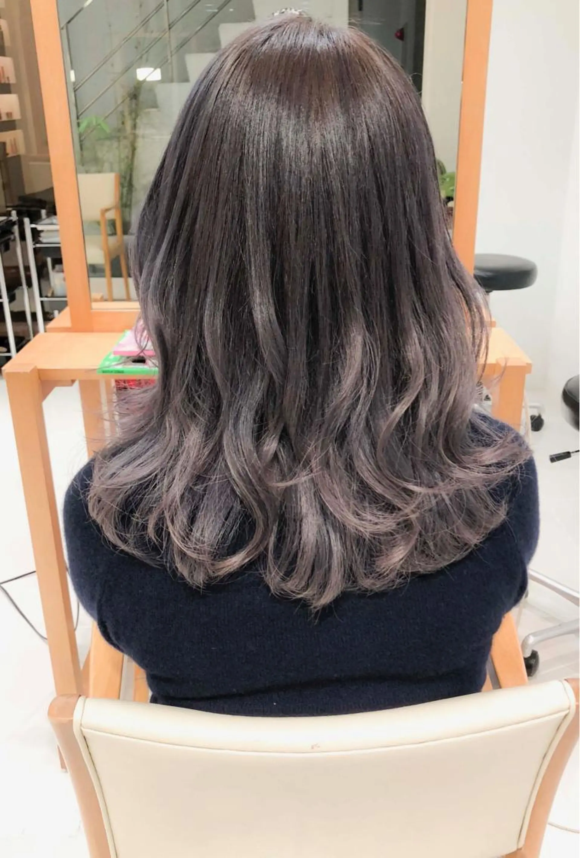 セミロング カラー グラデーションカラー グレージュ ラベンダーカラー ラベンダーグレージュ ラベンダーグレー Days 透明感カラーのヘアスタイル