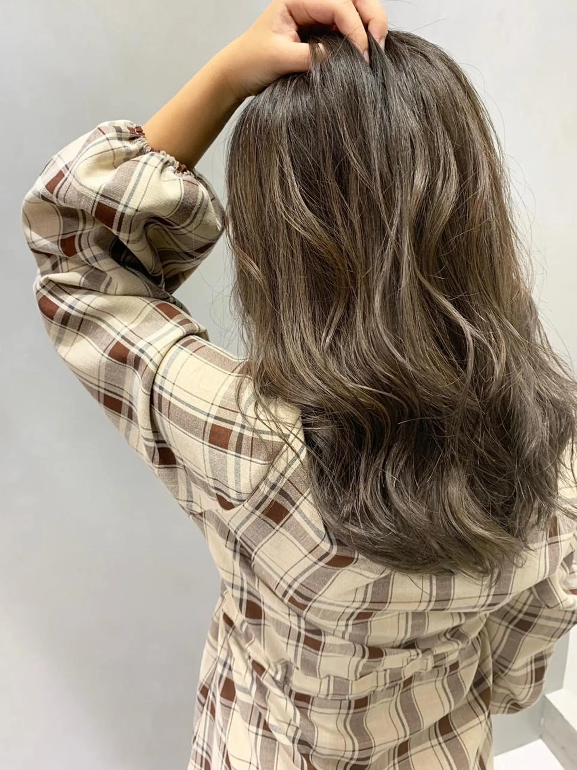 ロング カラー ブリーチ グラデーションカラー グレージュ カット ヘアカラー トリートメント レイヤー/大人メンズ パーマ🌀 平島拓也のヘアスタイル