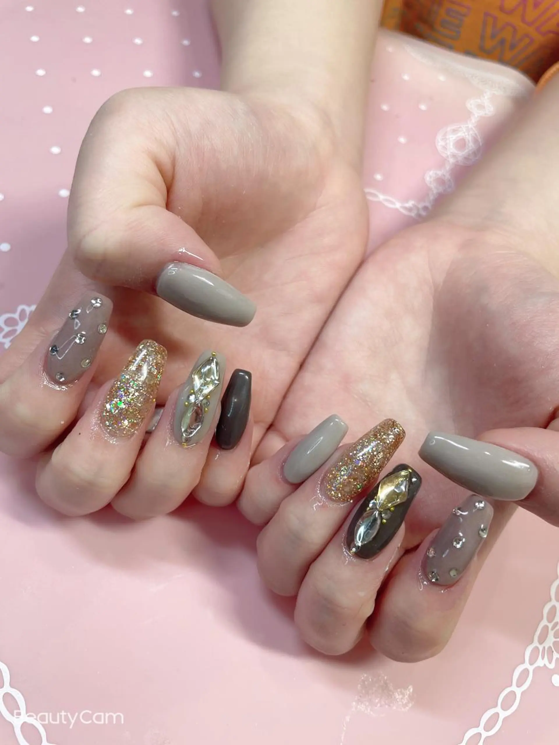 ミディアム ネイル ストーンネイル ハンドネイル 《LB》ラブリエ Nail&eyeのマツエク・マツパデザイン