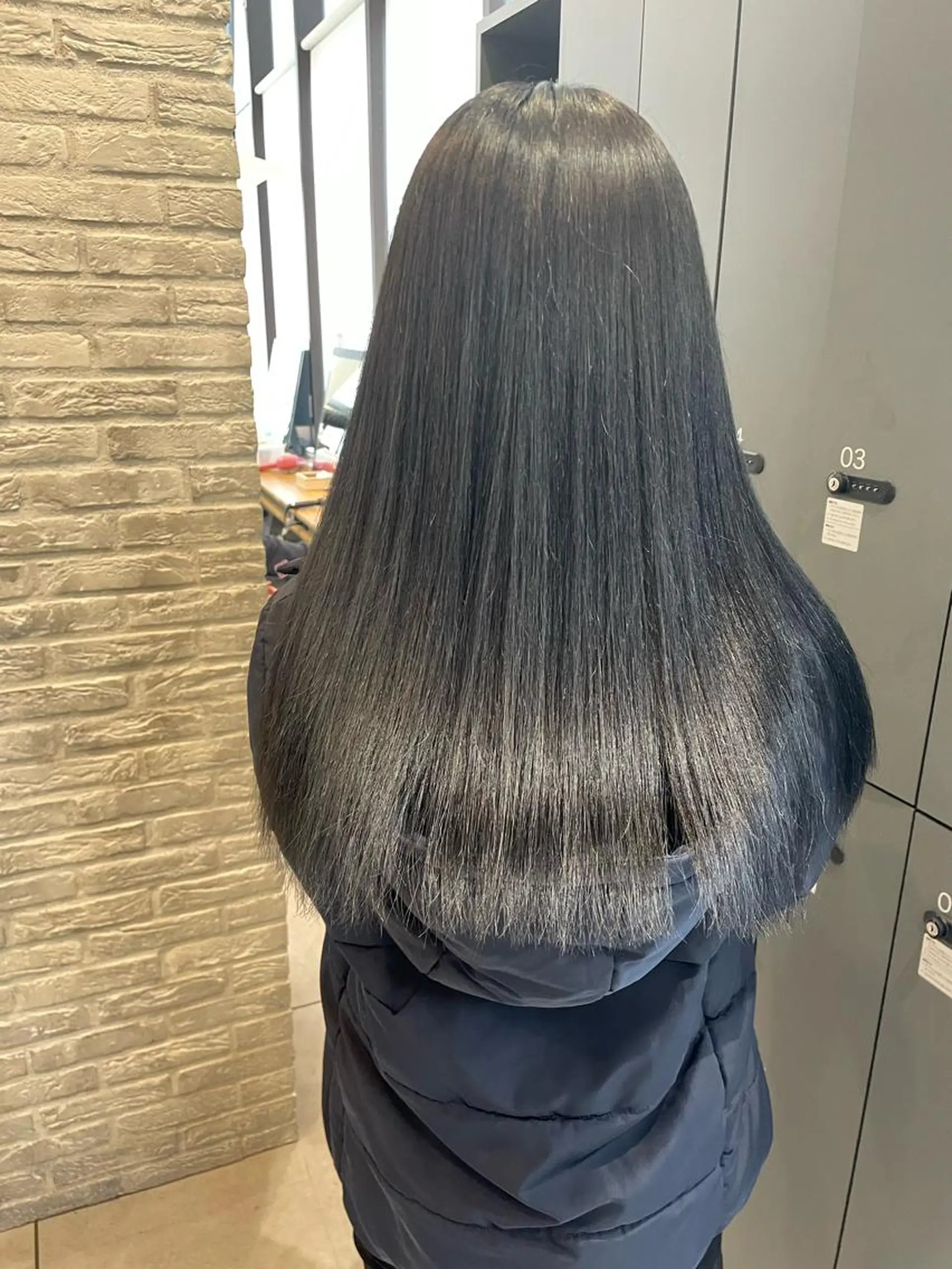 カラー ヘアアレンジ ヘアカラー トリートメント 神戸三宮ダメージレス ブリーチ特化 麟太郎のヘアスタイル